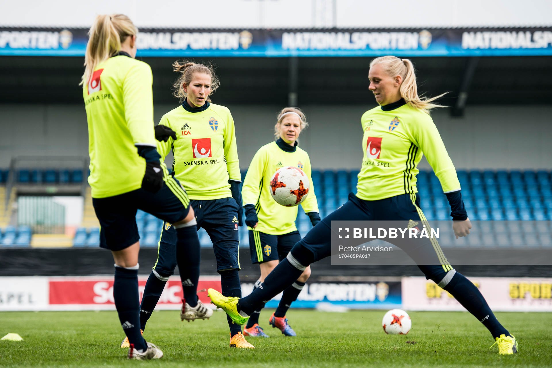 Emma Berglund, Katrin Schmidt och Stina Blackstenius