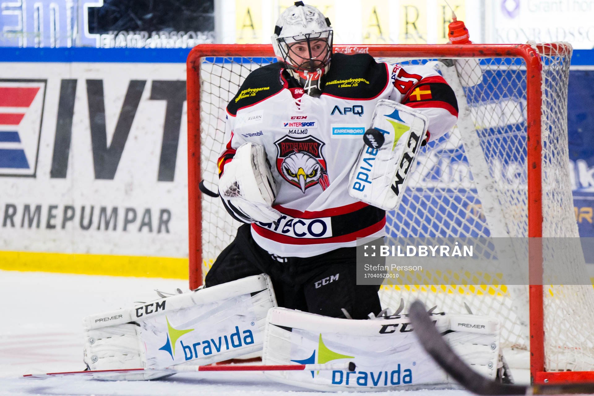 Malmö Redhawks målvakt Cristopher Nihlstorp räddar