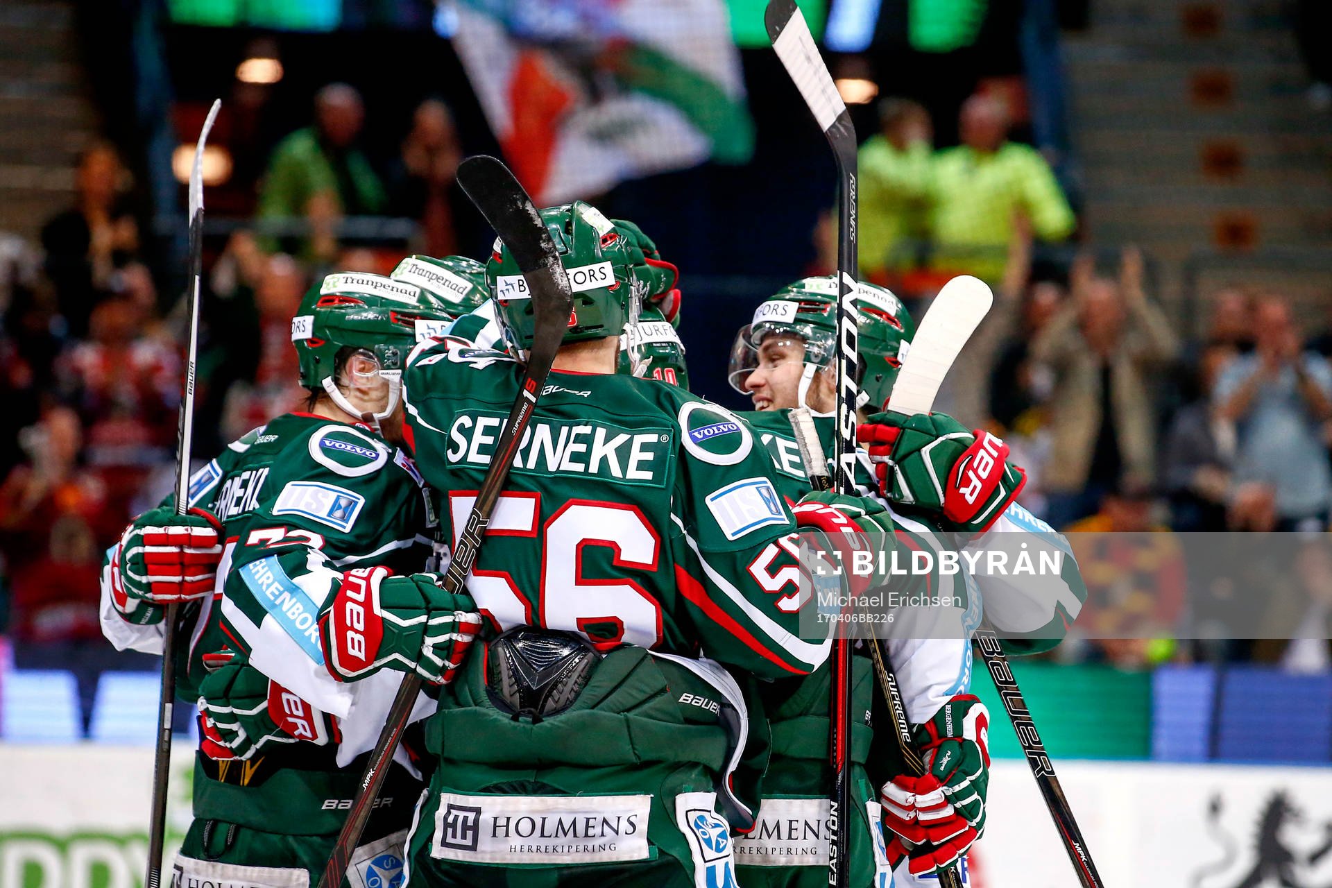 Frölundas Sean Bergenheim jublar med lagkamrater