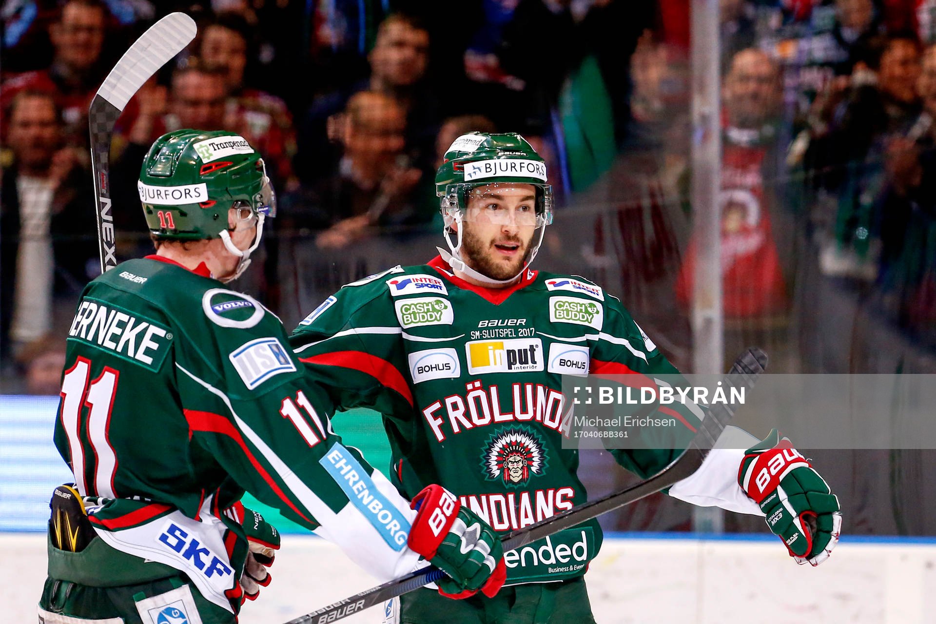 Frölundas Victor Olofsson och Casey Wellman jublar