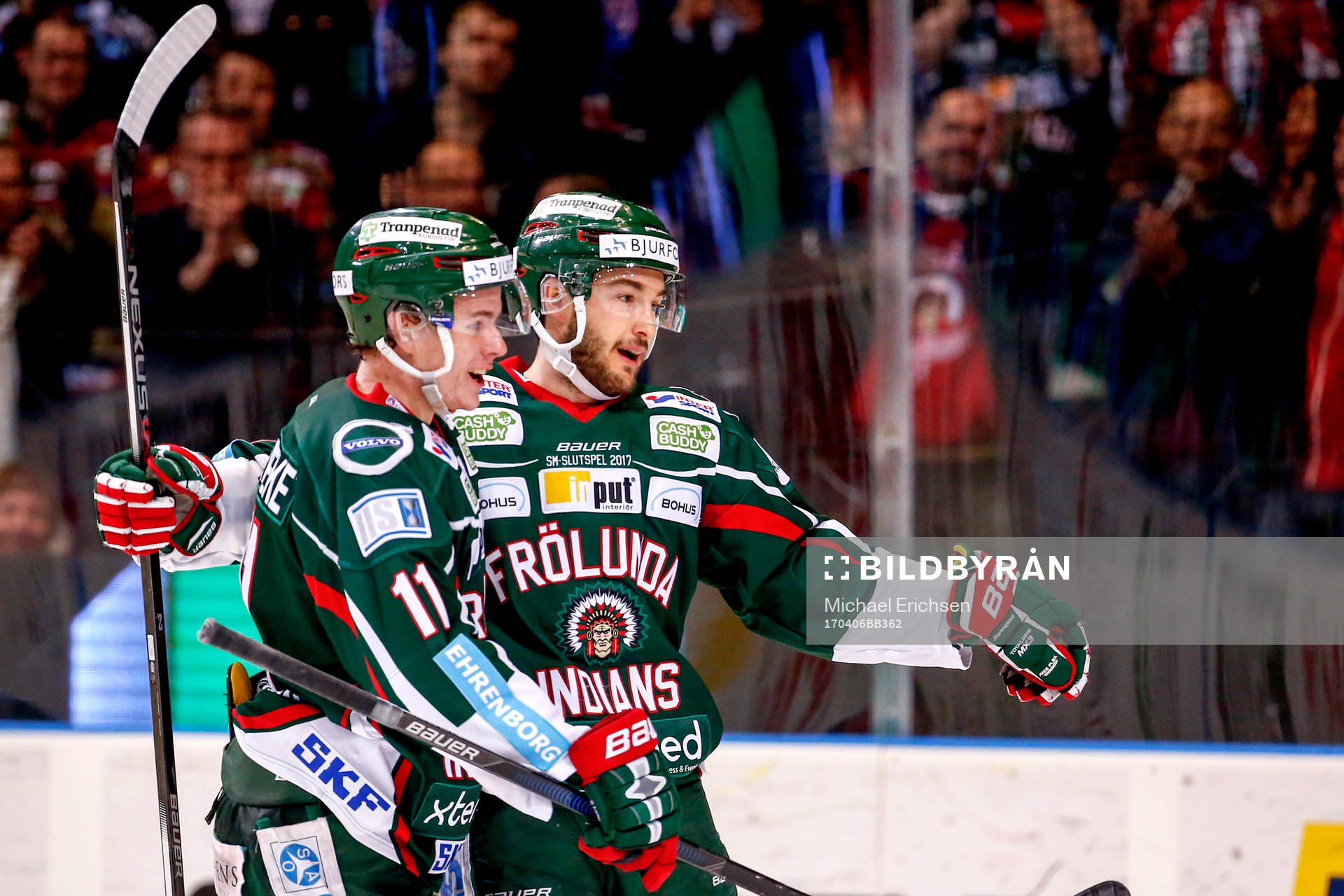 Frölundas Victor Olofsson och Casey Wellman jublar