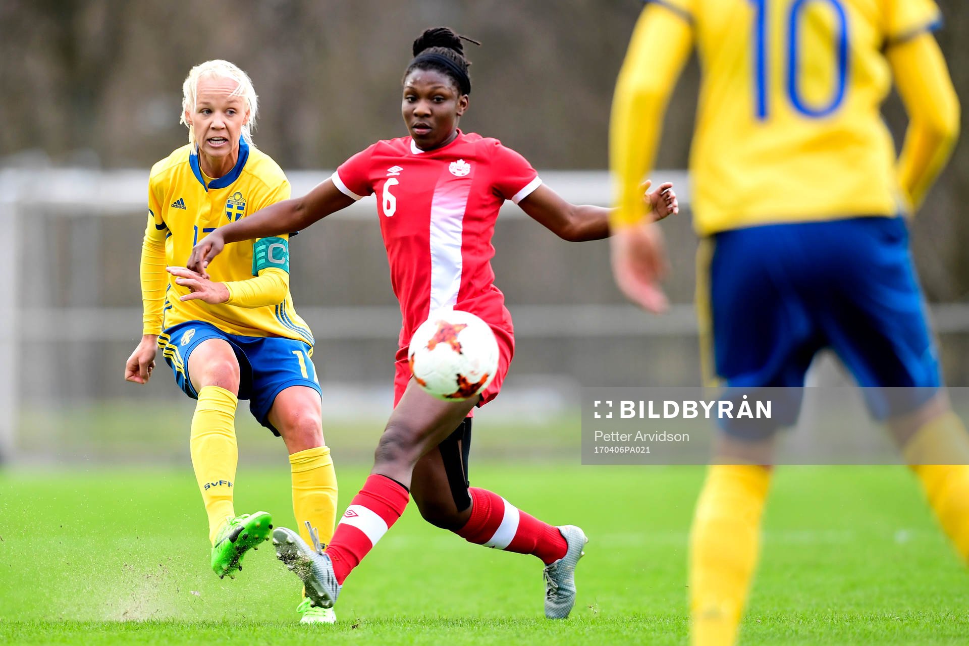 Sveriges Caroline Seger och Kanadas Deanne Rose