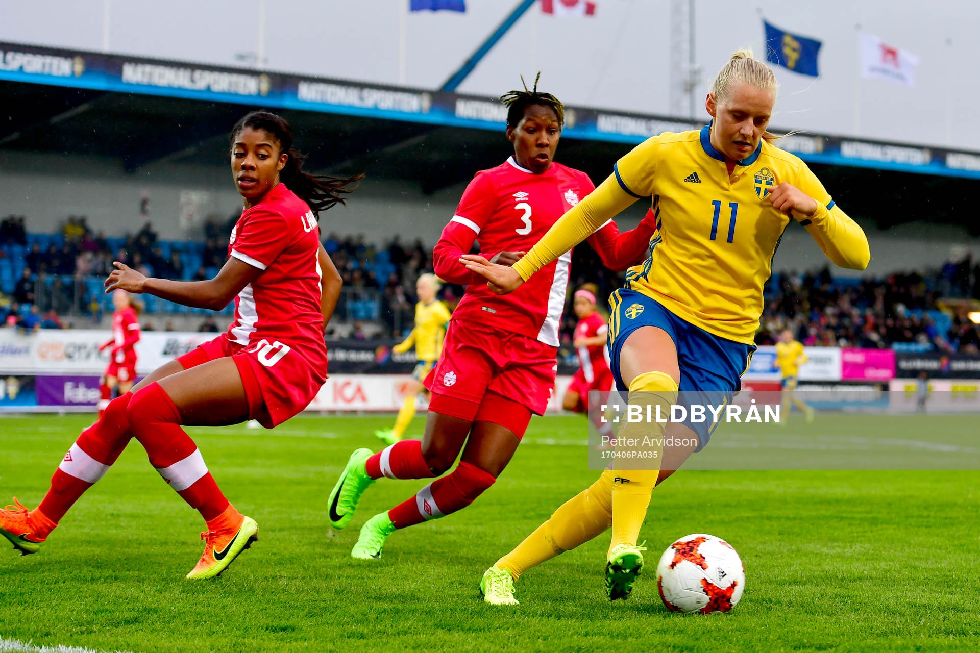 Sveriges Stina Blackstenius och Kanadas Kadeisha Buchanan