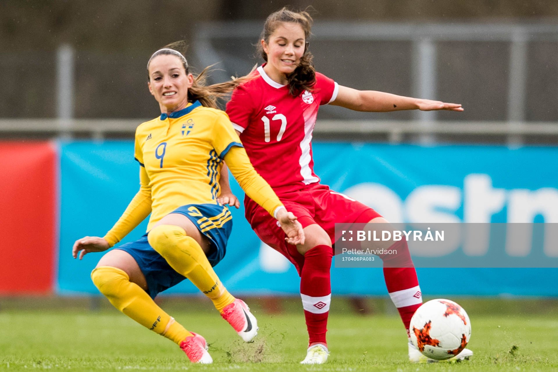 Sveriges Kosovare Asllani och Kanadas Jessie Fleming