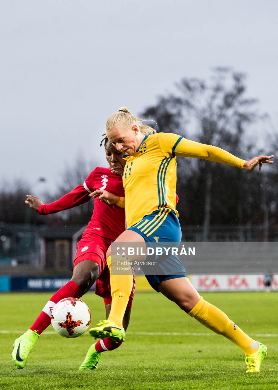 Sveriges Stina Blackstenius och Kanadas Kadeisha Buchanan
