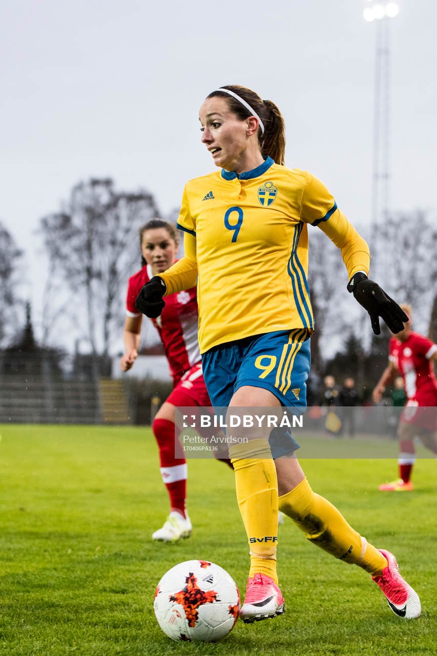 Sveriges Kosovare Asllani