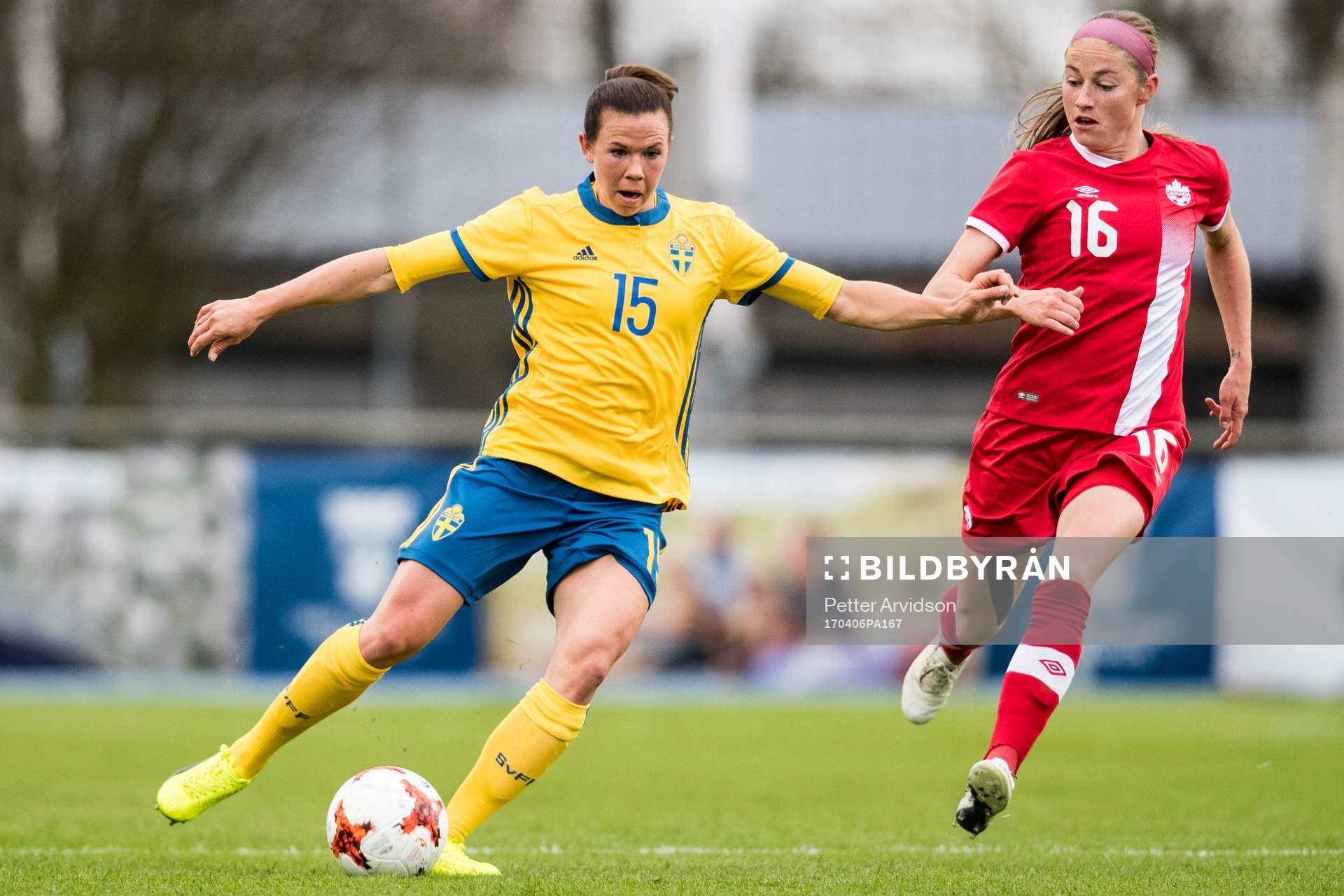 Sveriges Jessica Samuelsson och Kanadas Janine Beckie