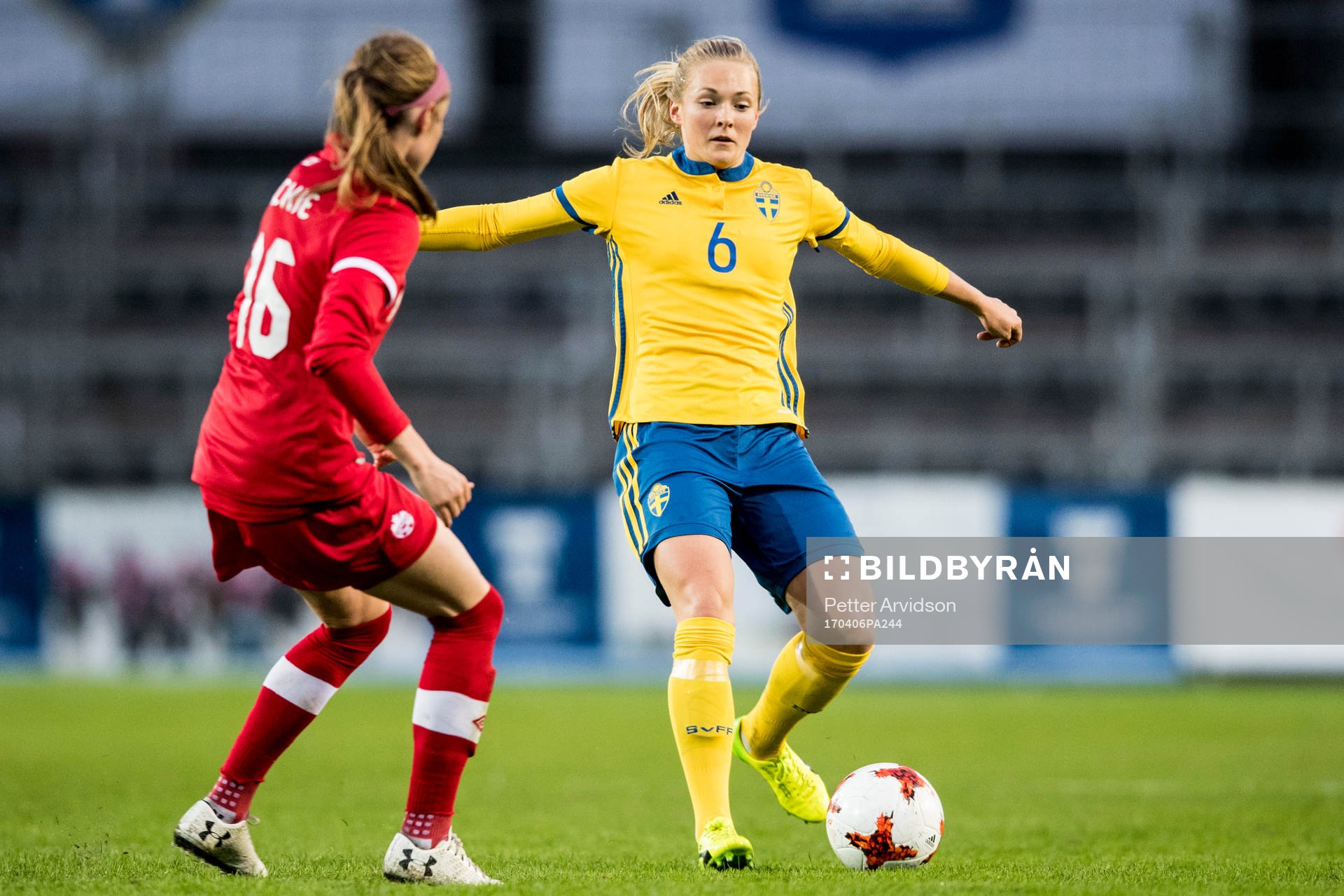 Sveriges Magdalena Eriksson och Kanadas Janine Beckie