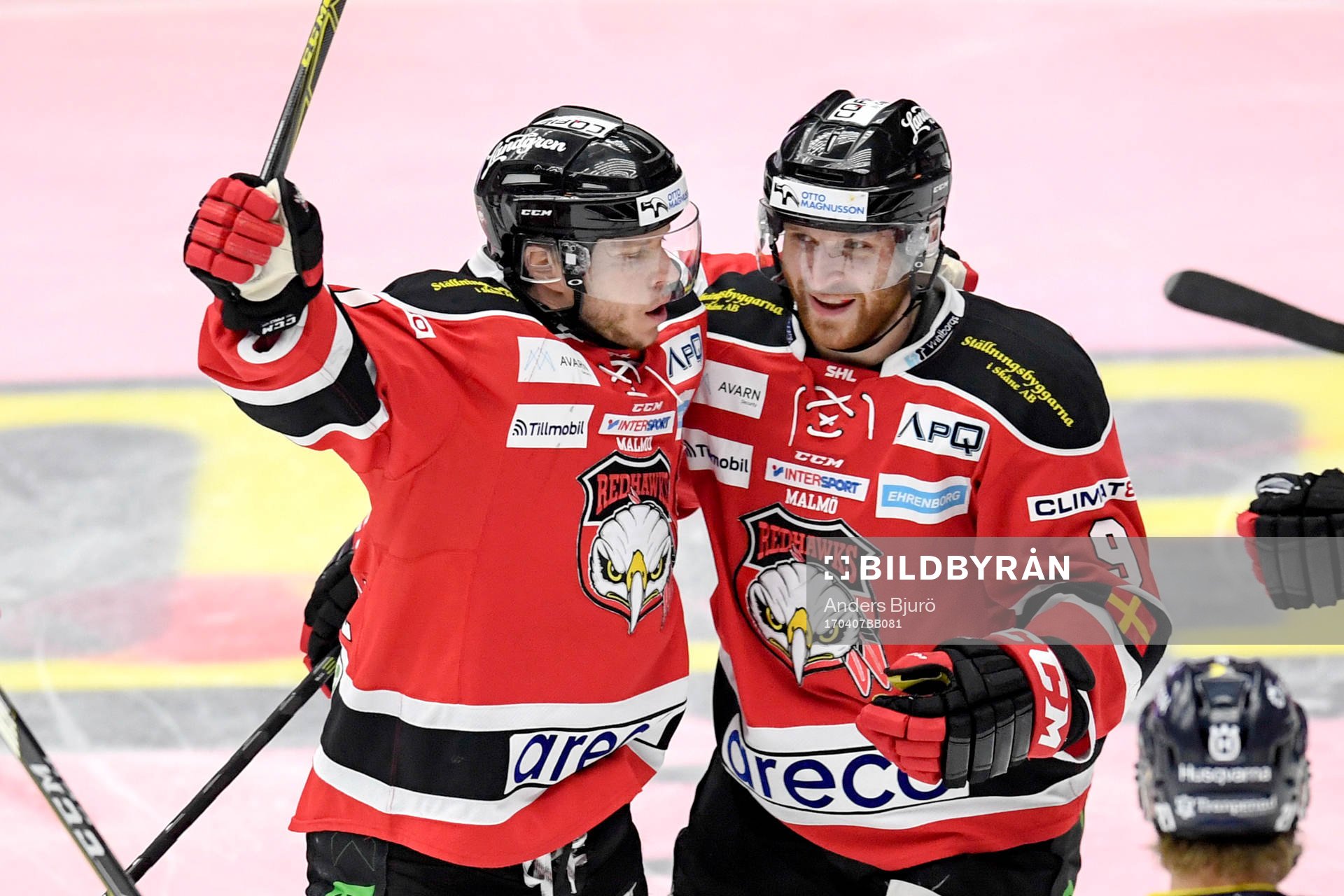 Malmö Redhawks Erik Forssell och Frederik Storm jublar