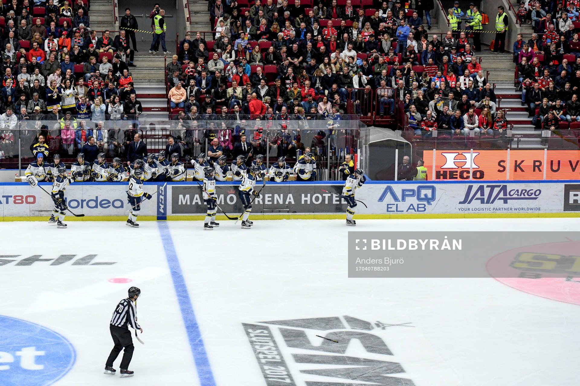 s Andreas Borgman jublar med lagkamrater