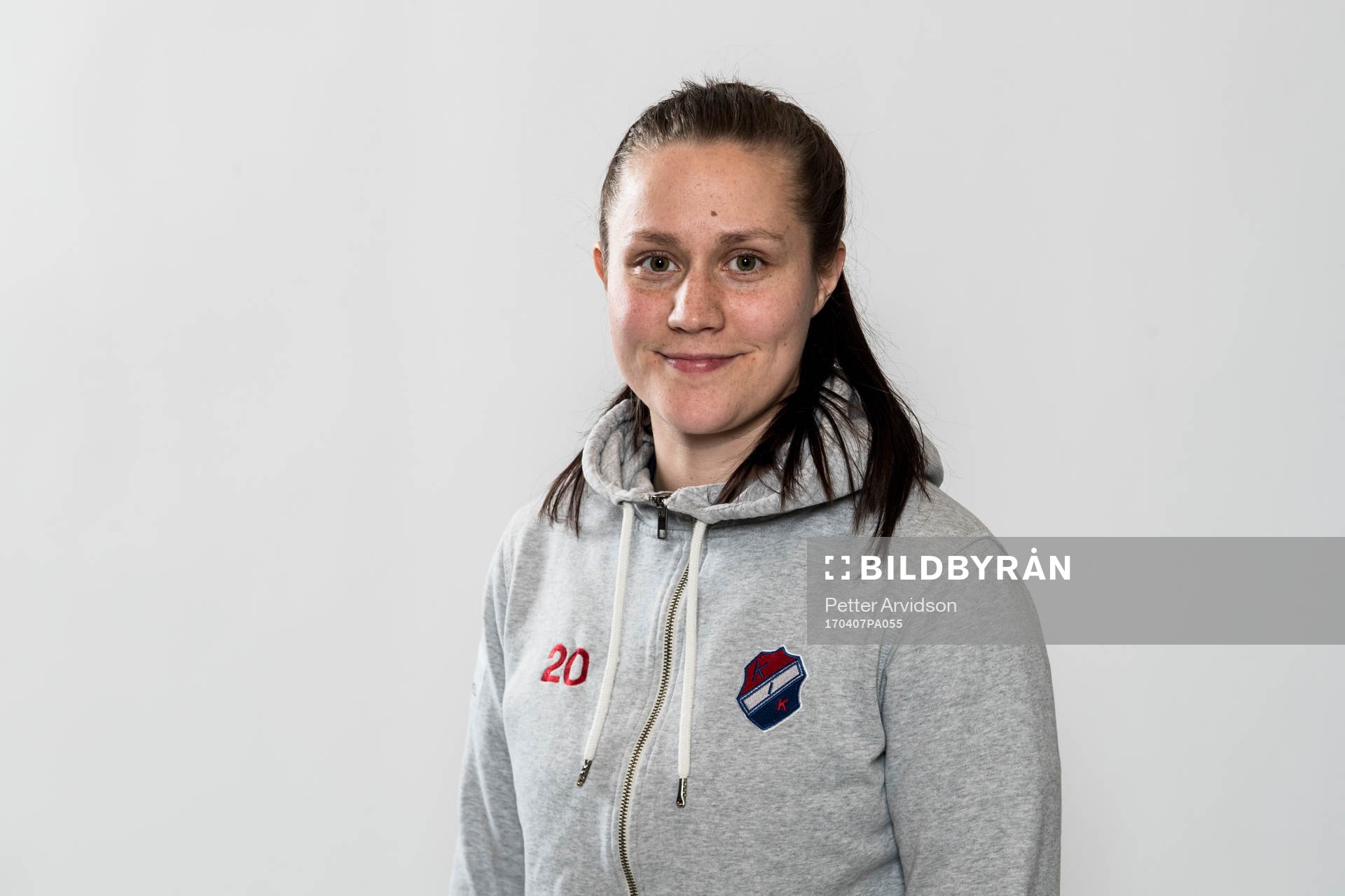 Kvarnsvedens Denise Sundberg poserar för ett porträtt under upptaktsträffen för damallsvenskan i fotboll den 7 april 2017 i Malmö.