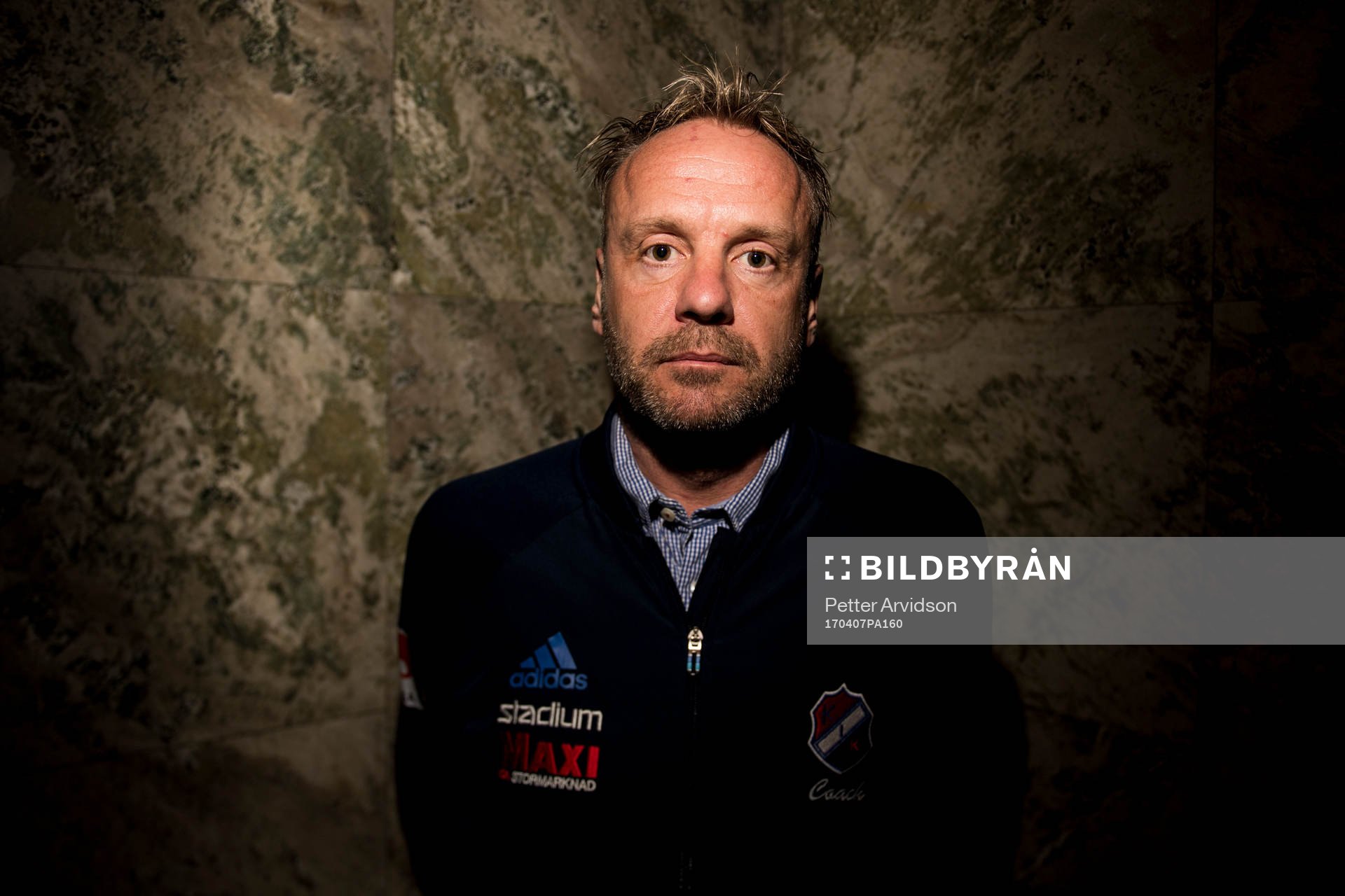 Kvarnsvedens tränare Jonas Björkgren poserar för ett porträtt under upptaktsträffen för damallsvenskan i fotboll den 7 april 2017 i Malmö.