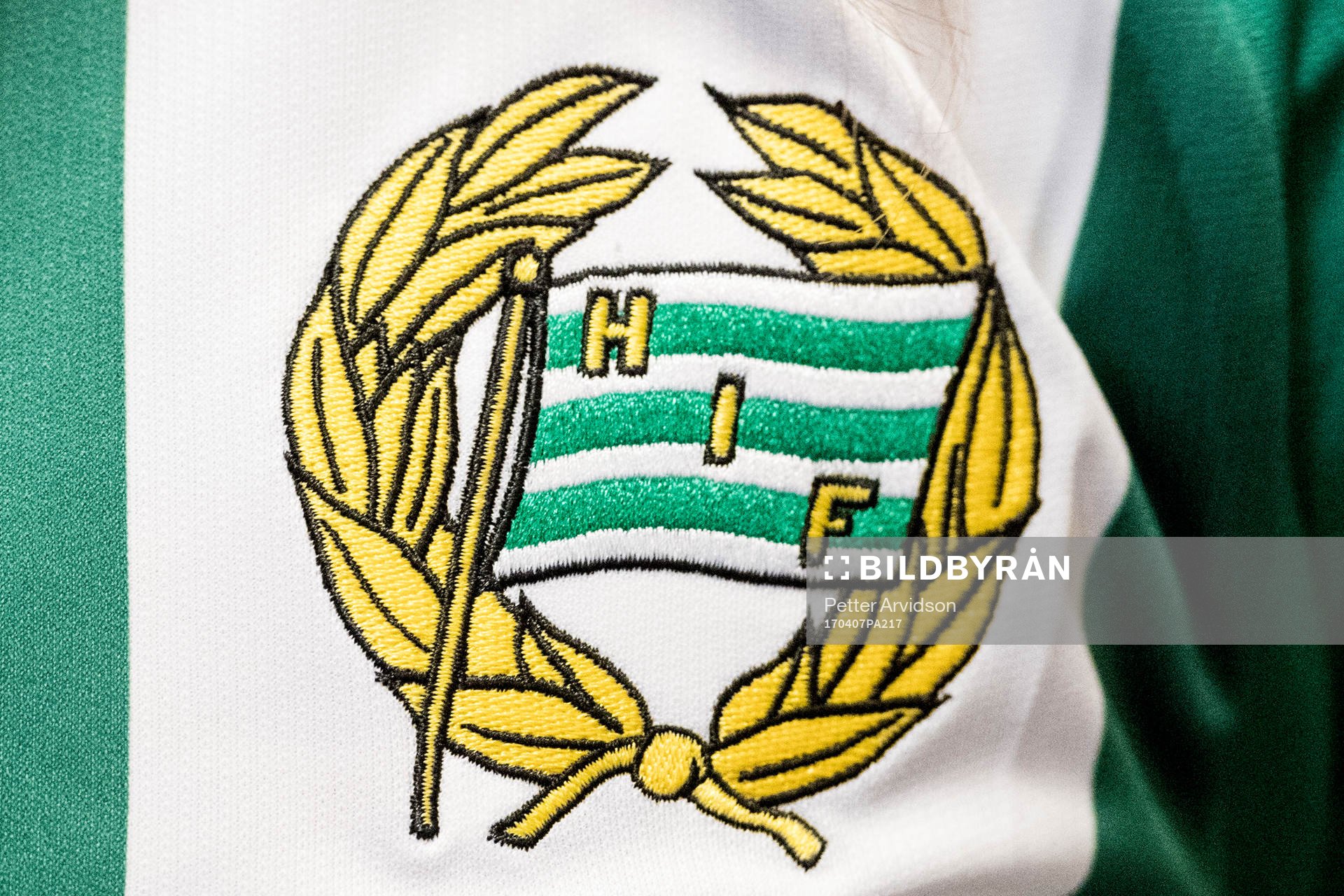 Hammarby klubbmärke under upptaktsträffen för damallsvenskan i fotboll den 7 april 2017 i Malmö.