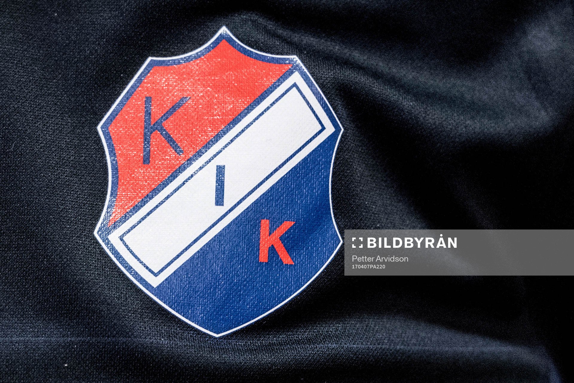 Kvarnsveden klubbmärke under upptaktsträffen för damallsvenskan i fotboll den 7 april 2017 i Malmö.