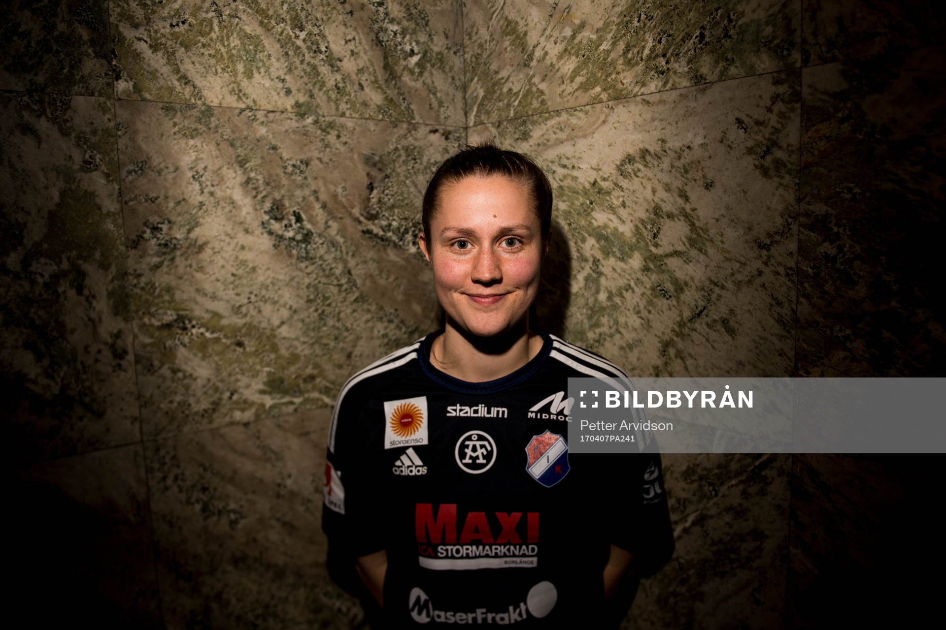 Kvarnsvedens Denise Sundberg poserar för ett porträtt under upptaktsträffen för damallsvenskan i fotboll den 7 april 2017 i Malmö.