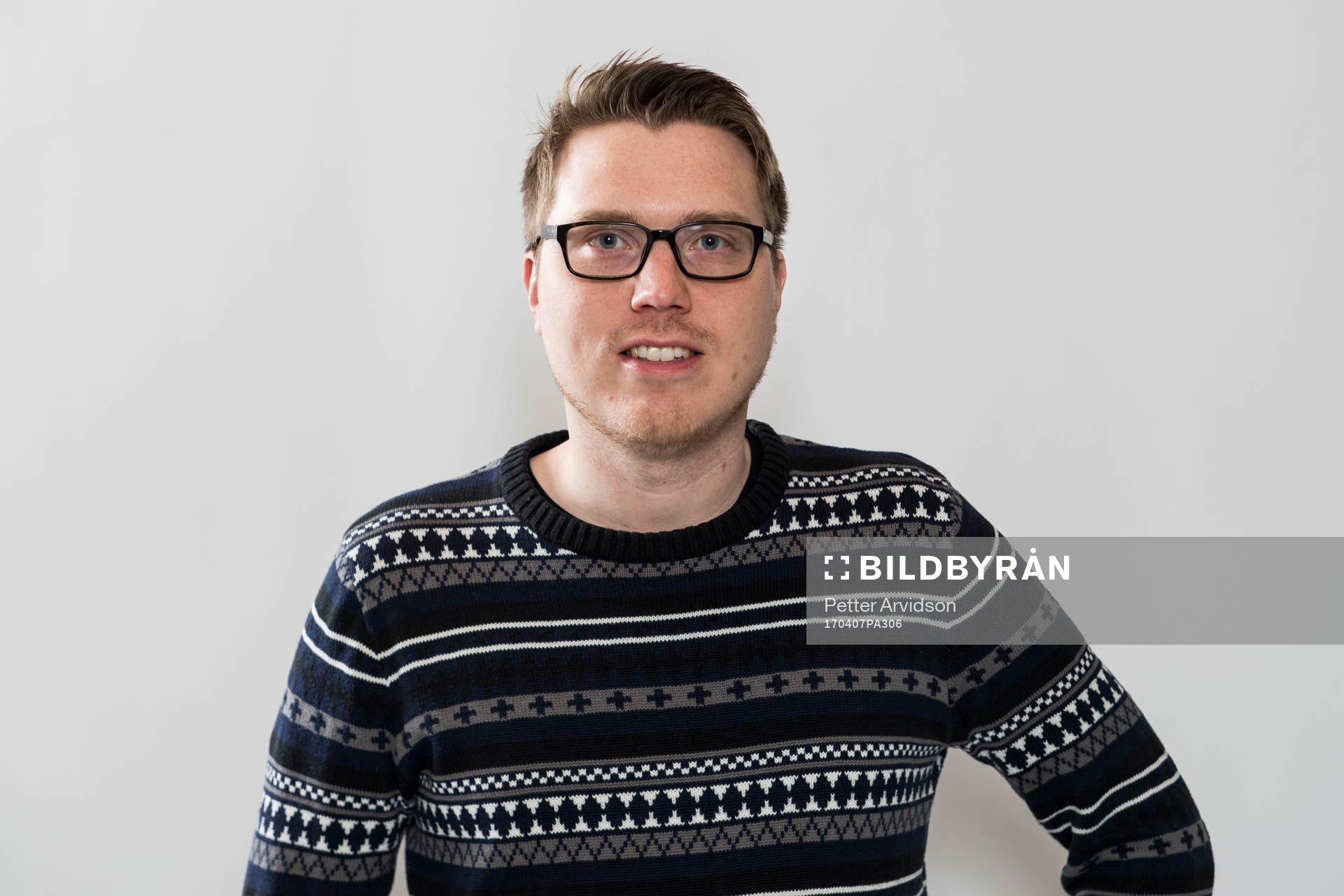 Radiosportens Andreas Lundin poserar för ett porträtt under upptaktsträffen för damallsvenskan i fotboll den 7 april 2017 i Malmö.