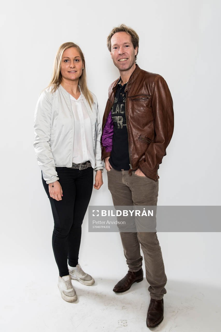 Kungsbackas Karin Lundin och tränare Nicklas Karlström under upptaktsträffen för damallsvenskan i fotboll den 7 april 2017 i Malmö.
