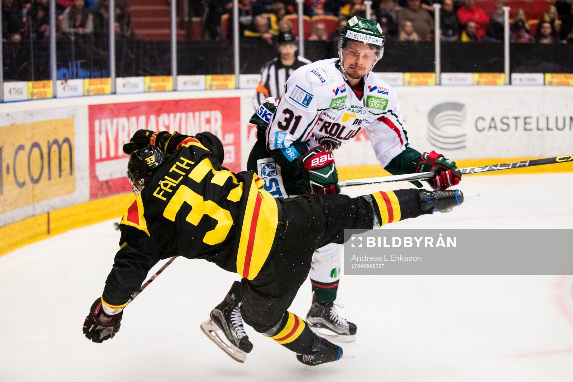 Brynäs Elias Fälth stoppas av Frölundas Nicklas Lasu
