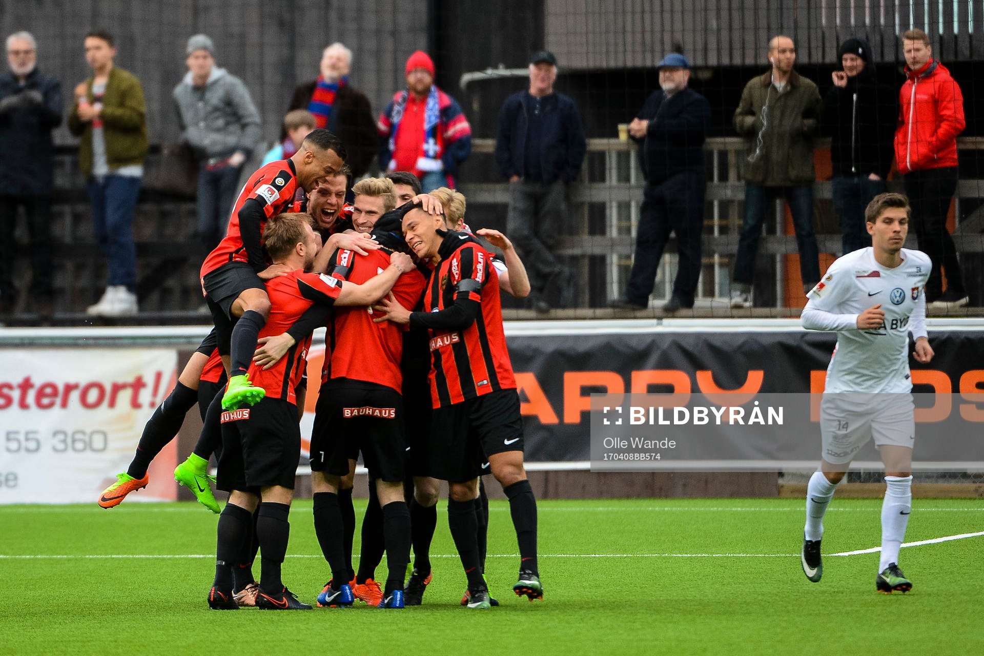 Brommapojkarnas spelare jublar