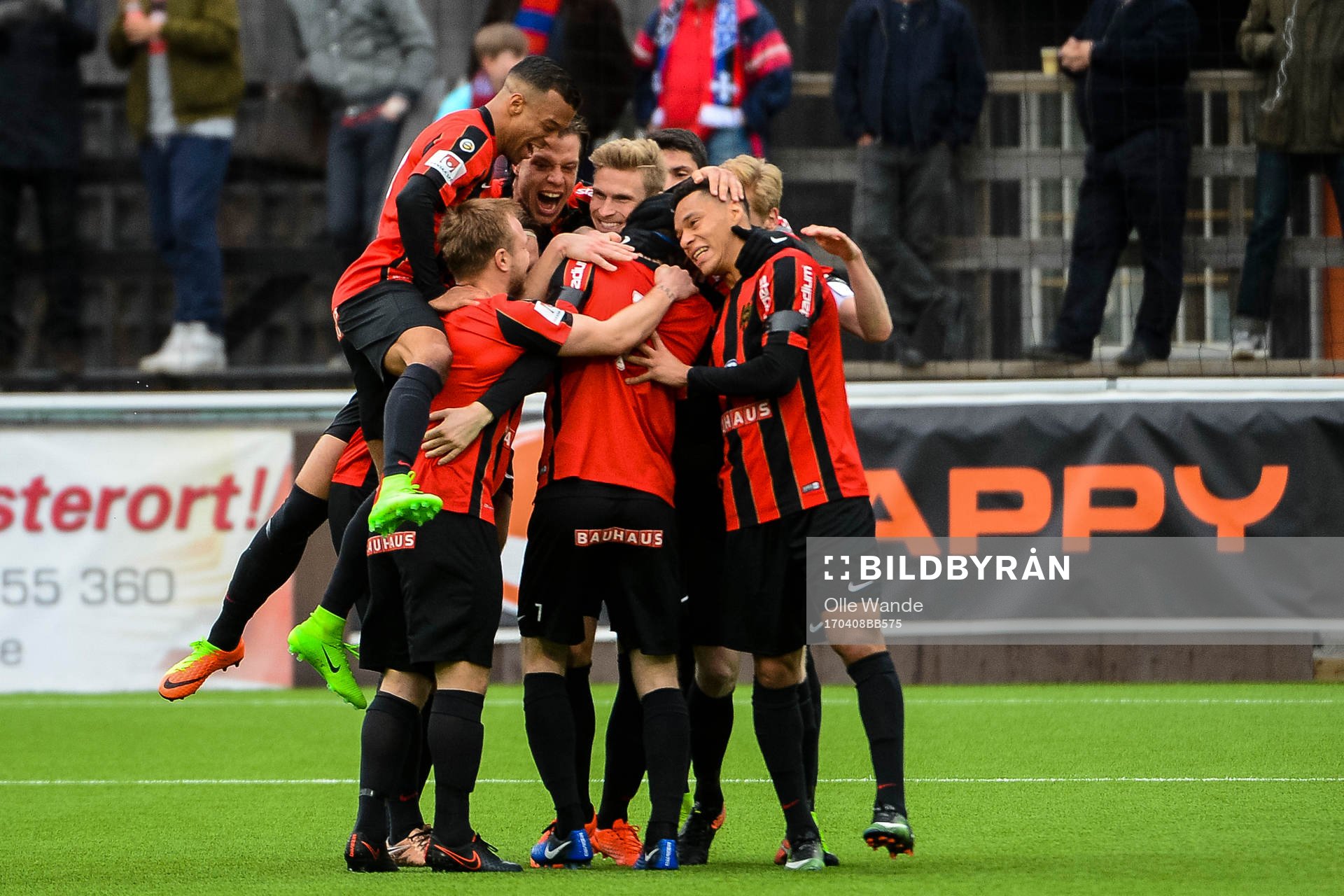 Brommapojkarnas spelare jublar