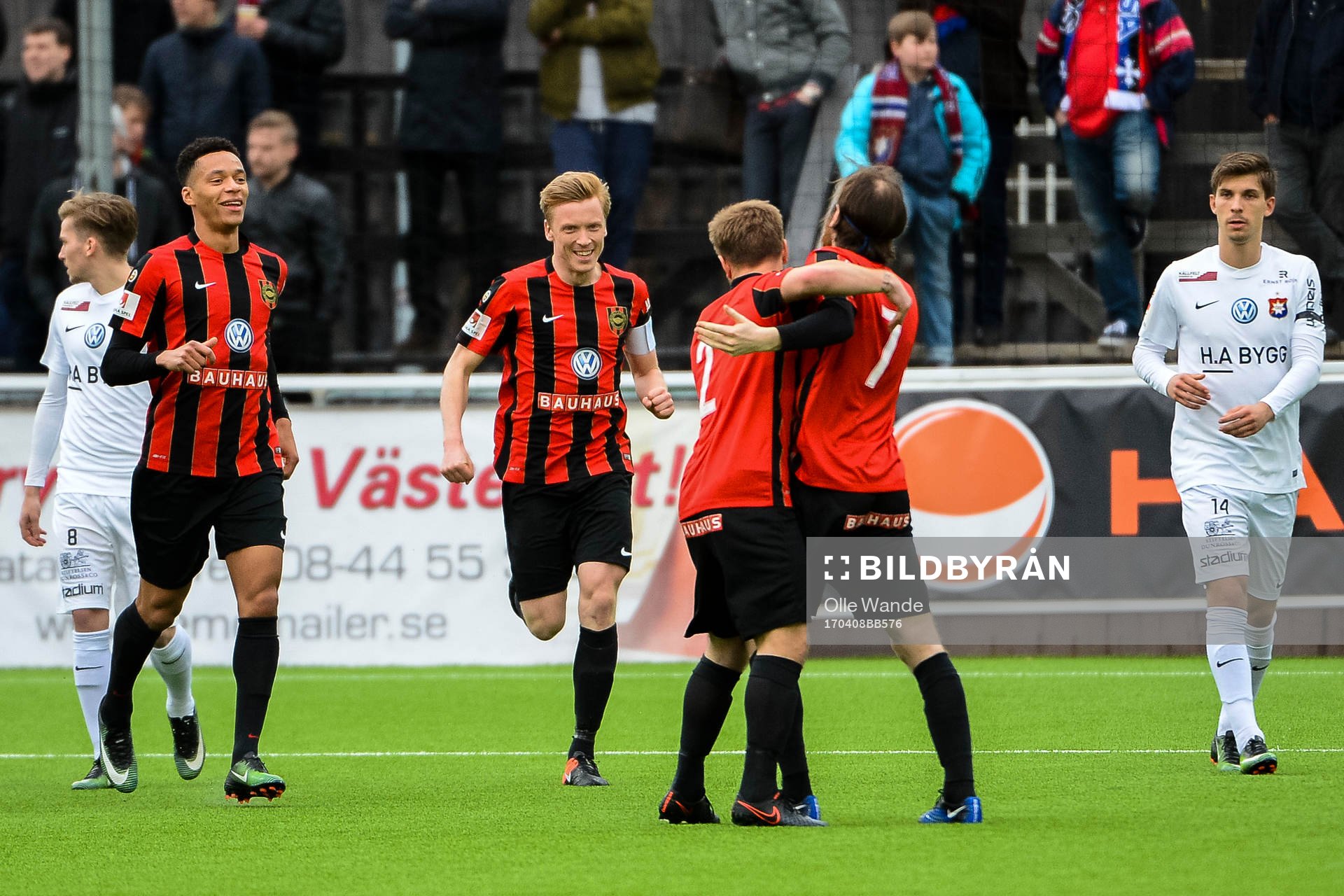 Brommapojkarnas spelare jublar