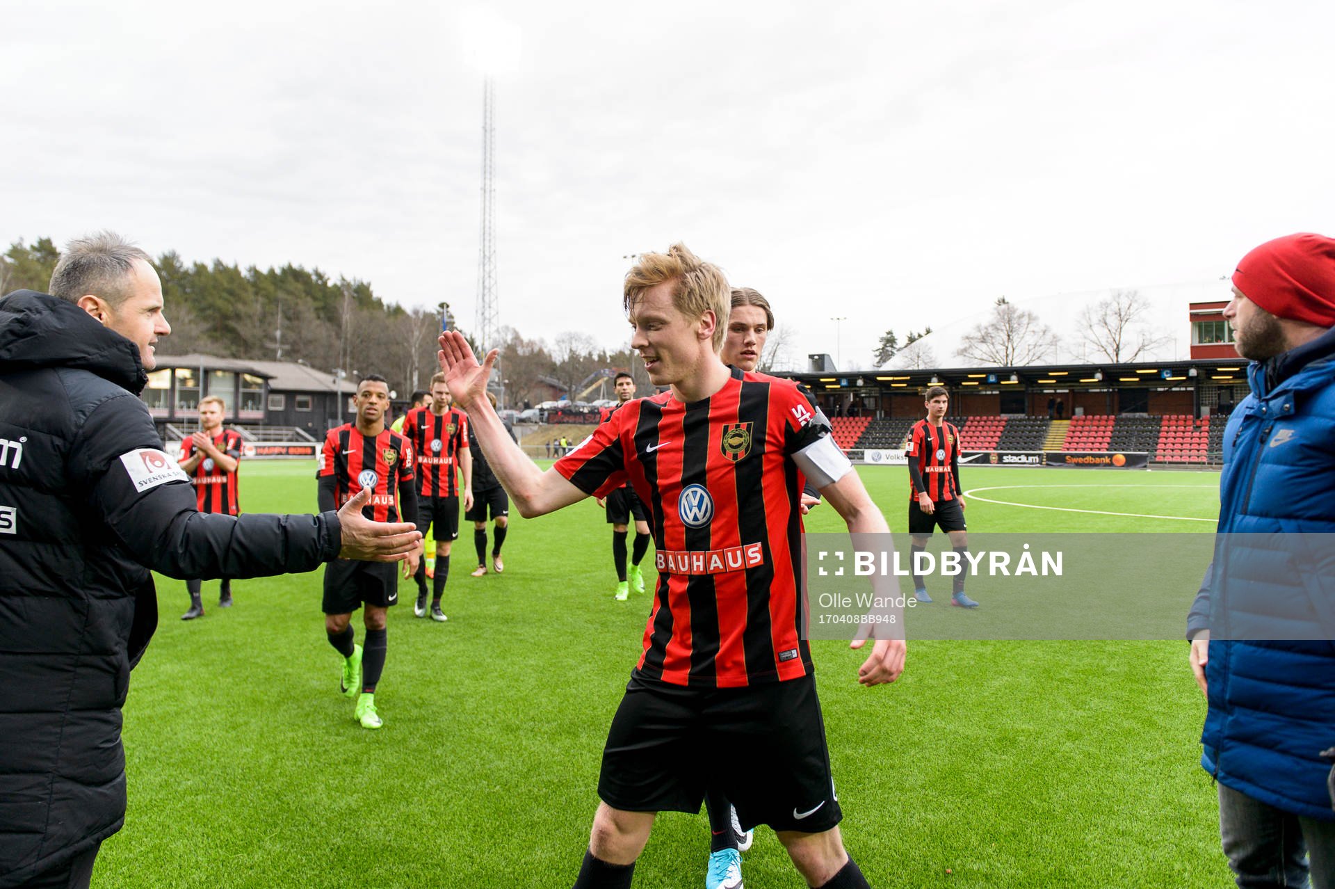Brommapojkarnas Gustav Sandberg-Magnusson firar