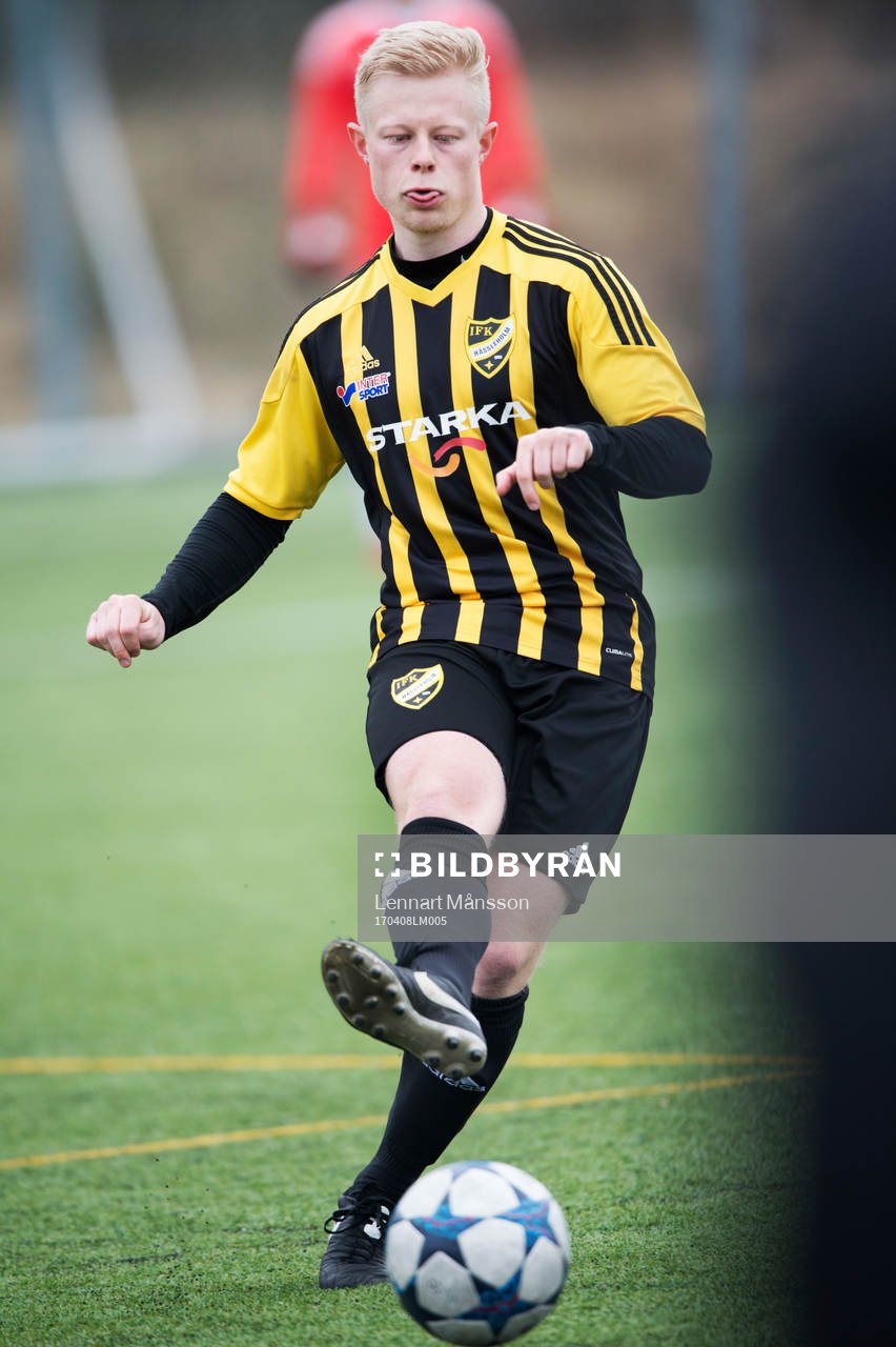 IFK Hässleholms Joel Andersson i matchen i division 2