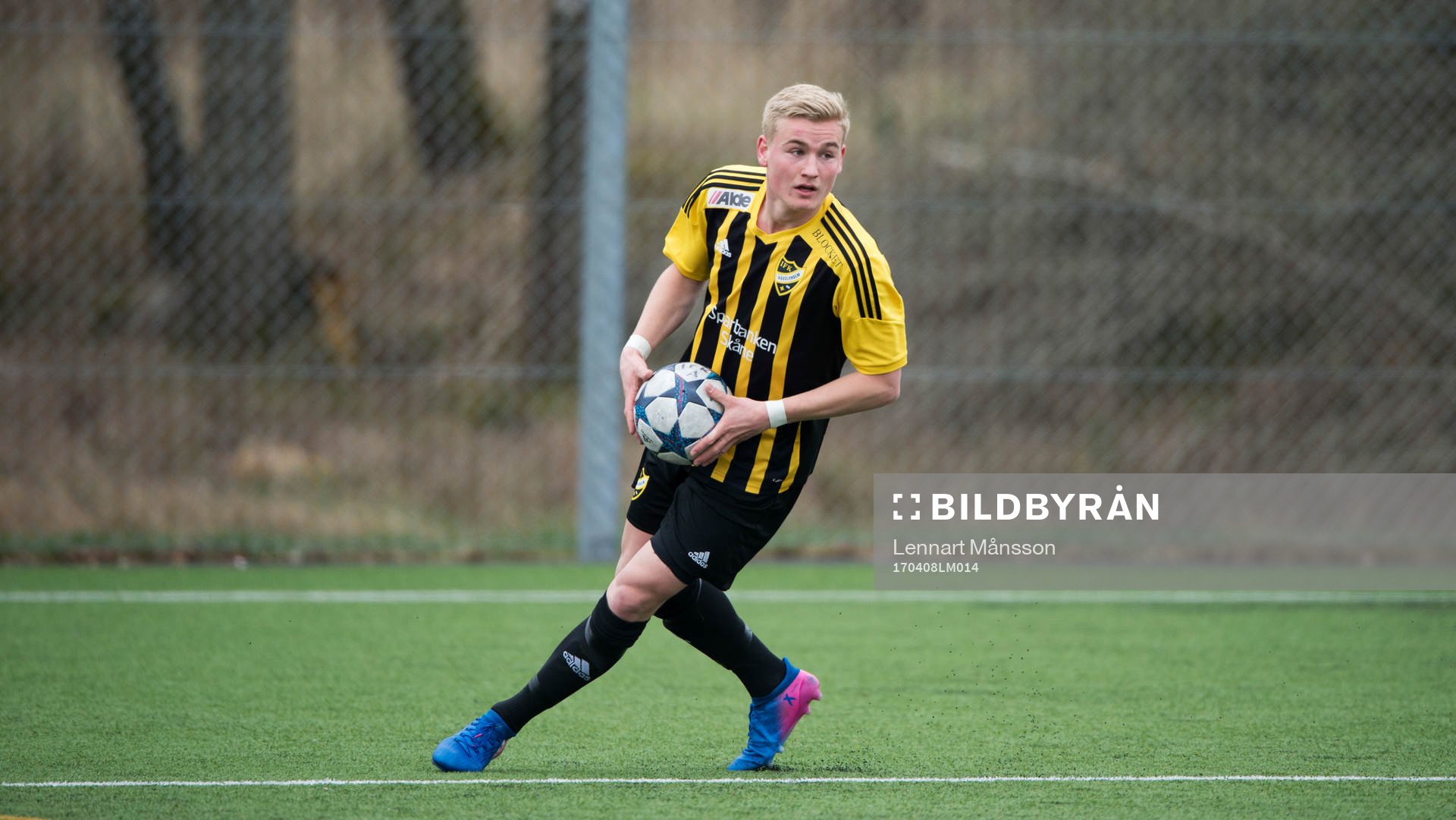 IFK Hässleholms Linus Svensson i matchen i division 2