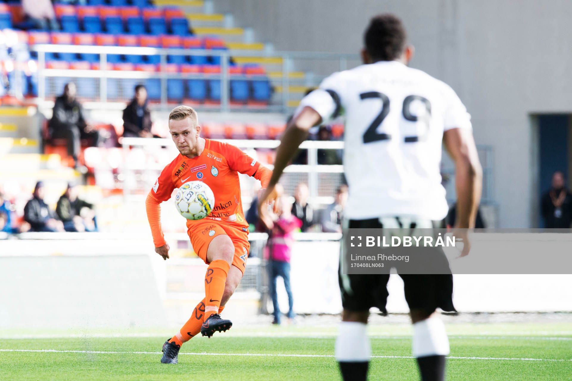 AFC Eskilstunas Ansel Raskaj och Örebros Michael Junior