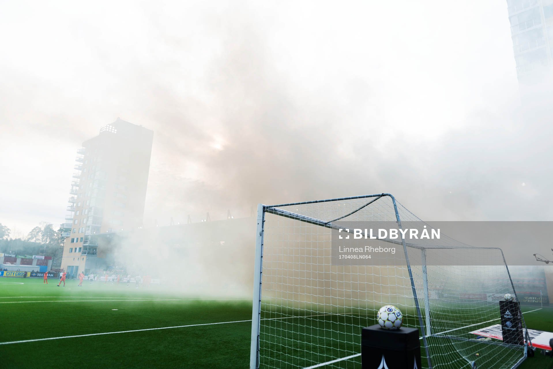 Matchen avbryts på grund av pyroteknik