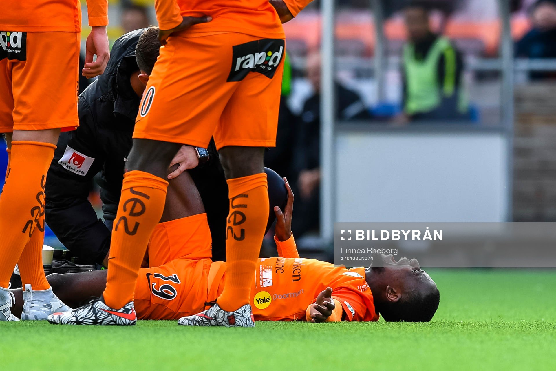 AFC Eskilstunas Buya Turay har ont