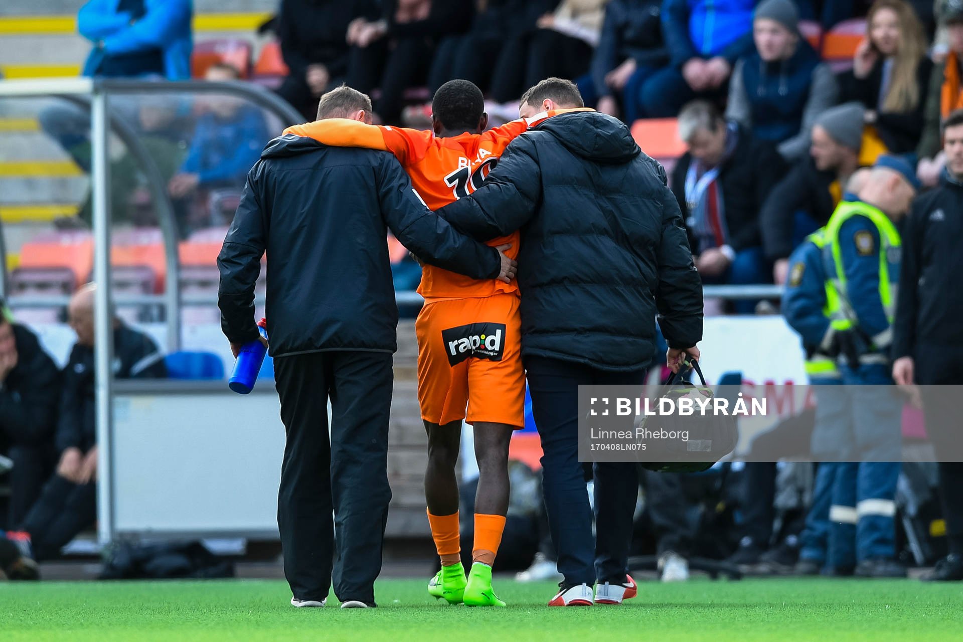 AFC Eskilstunas Buya Turay lämnar planen