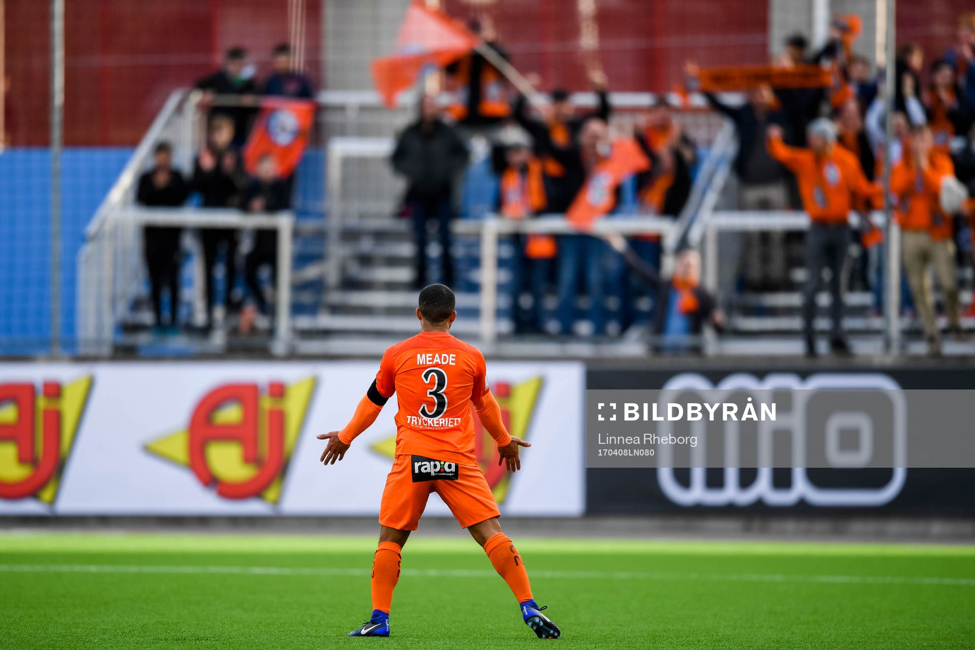 AFC Eskilstunas Buya Turay jublar