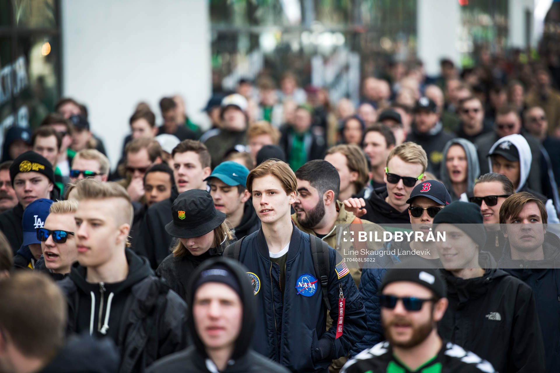 Supportrar utanför Gamla Ullevi
