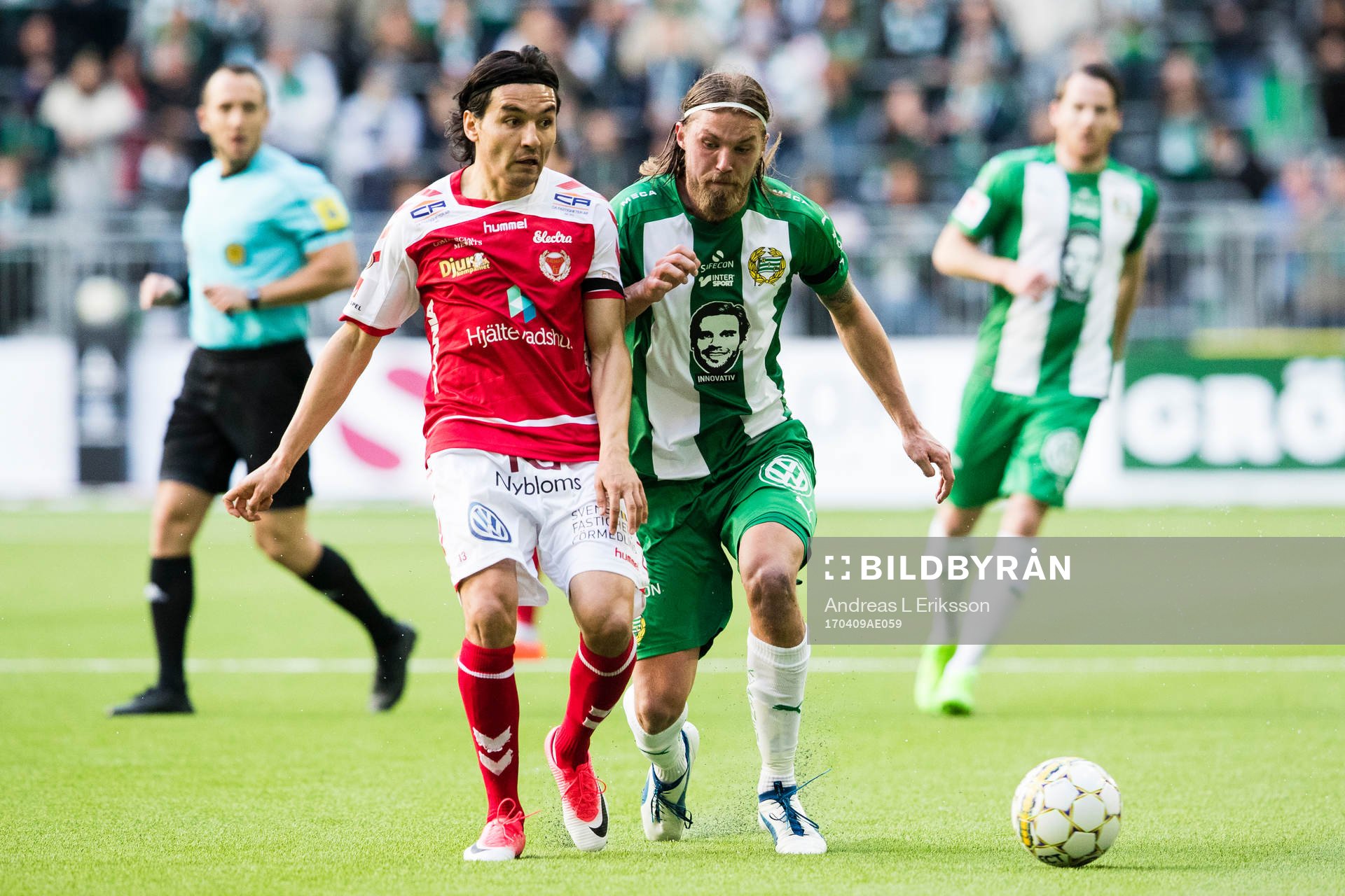 Kalmars Emin Nouri i kamp om bollen med Hammarbys Björn