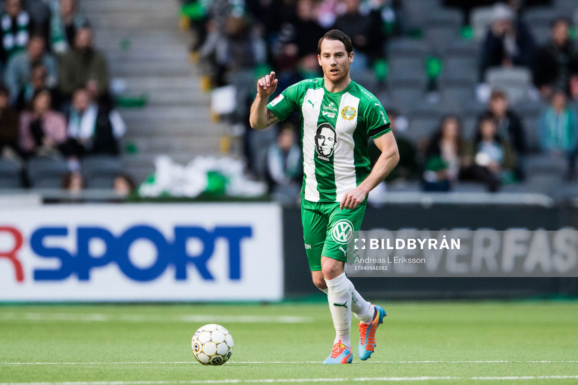 Hammarbys Johan Persson med bollen