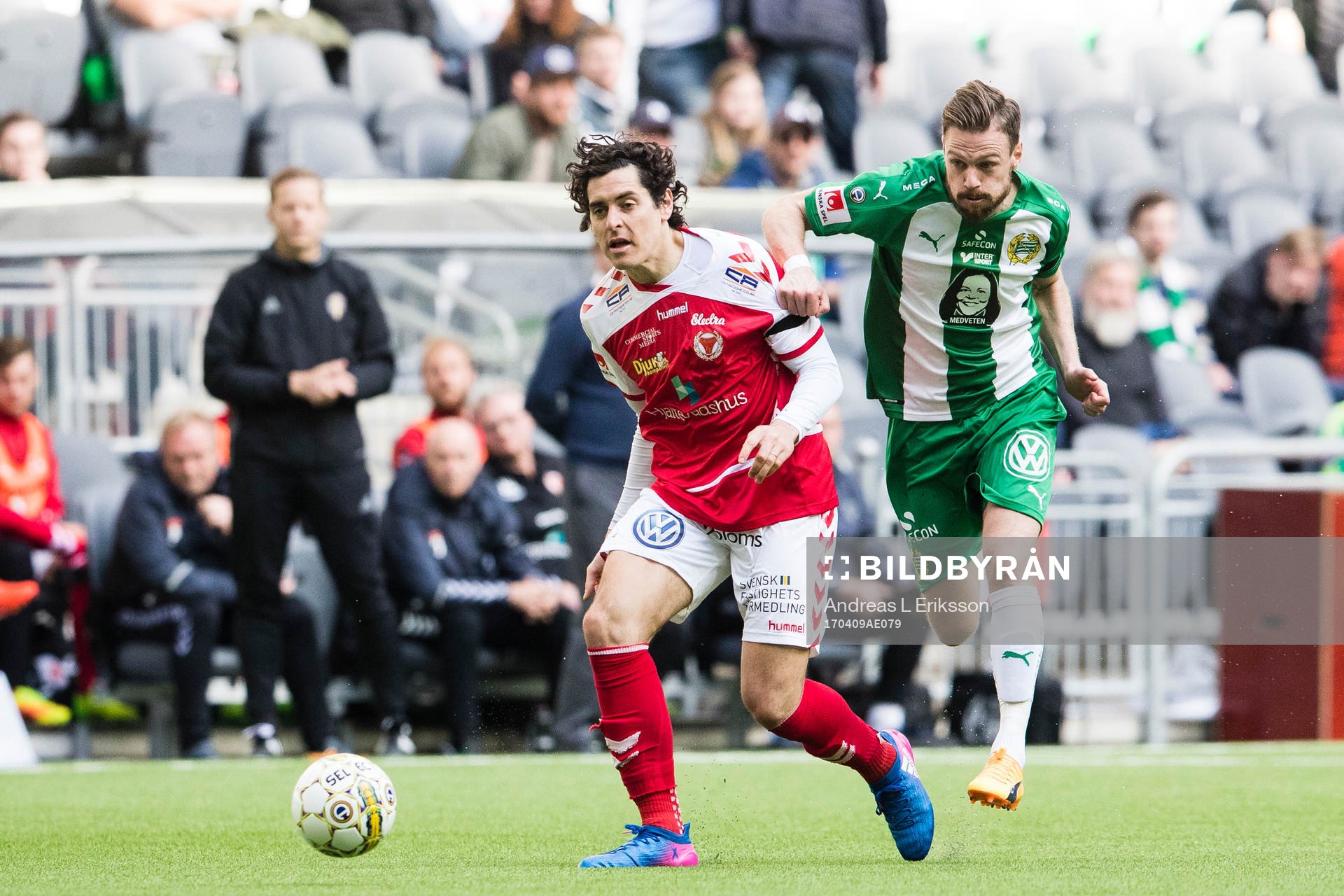 Kalmars Marko Biskupovic jagas av Hammarbys Arnór Smárason