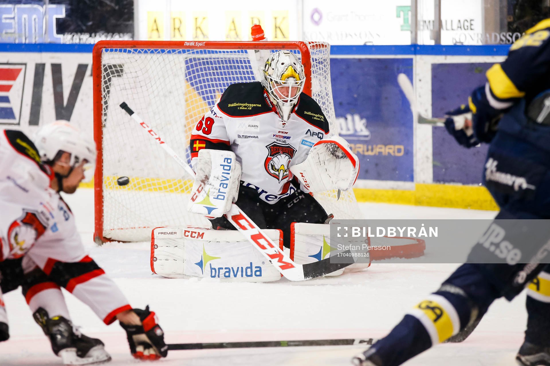 s Kevin Stenlund gör 1-0 bakom Malmö Redhawks målvakt