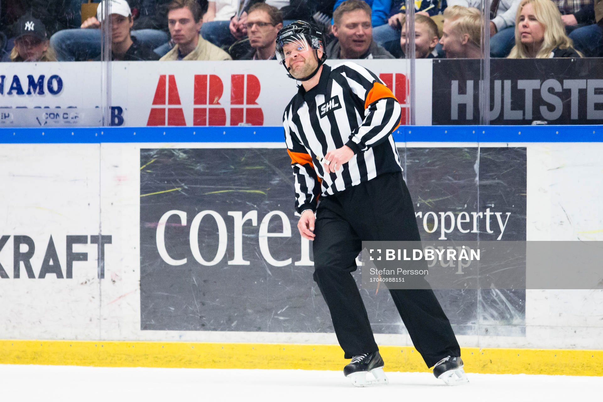 Domare Patrik Sjöberg har ont