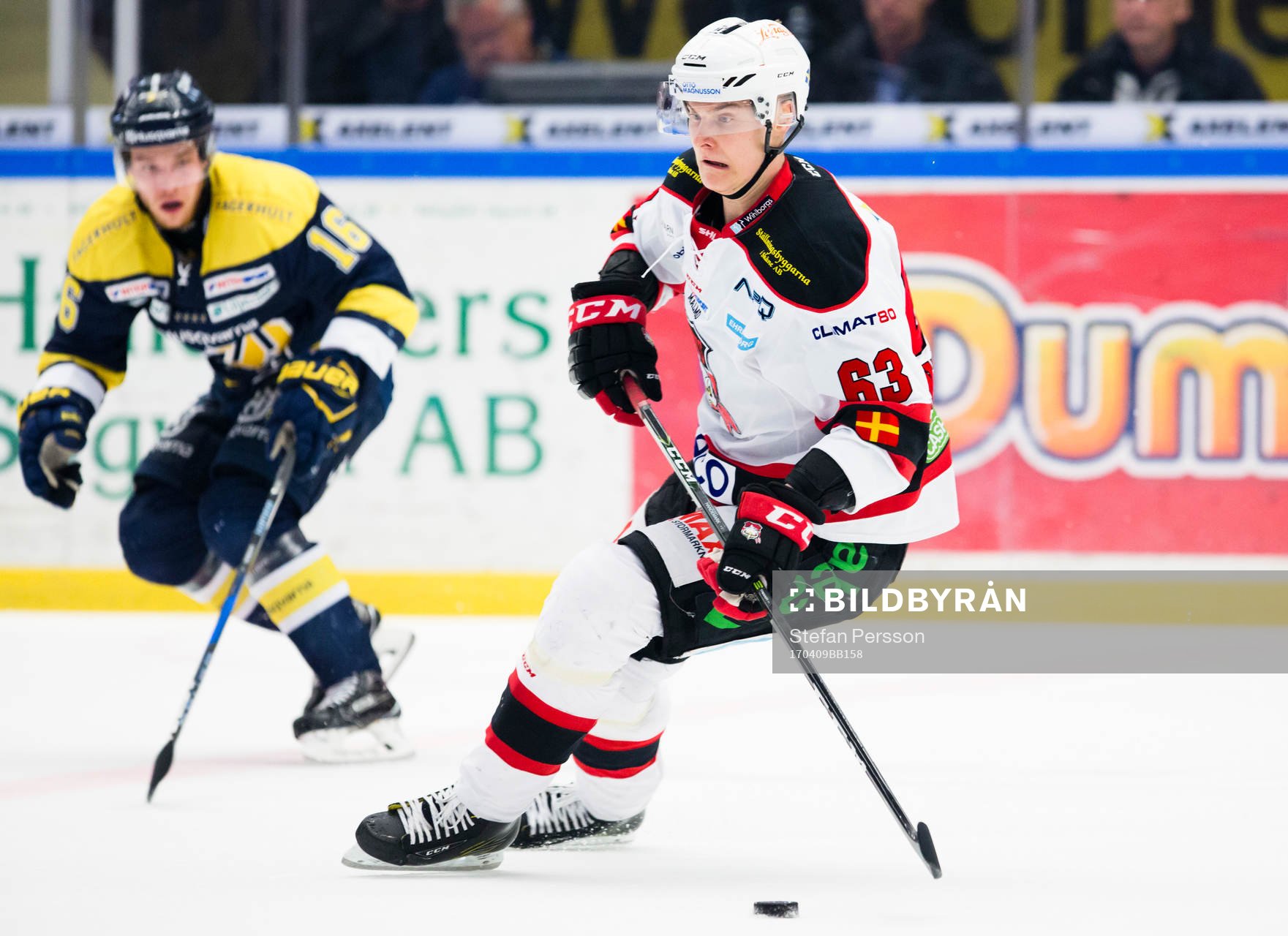 s Filip Sandberg mot Malmö Redhawks Fredrik Händemark