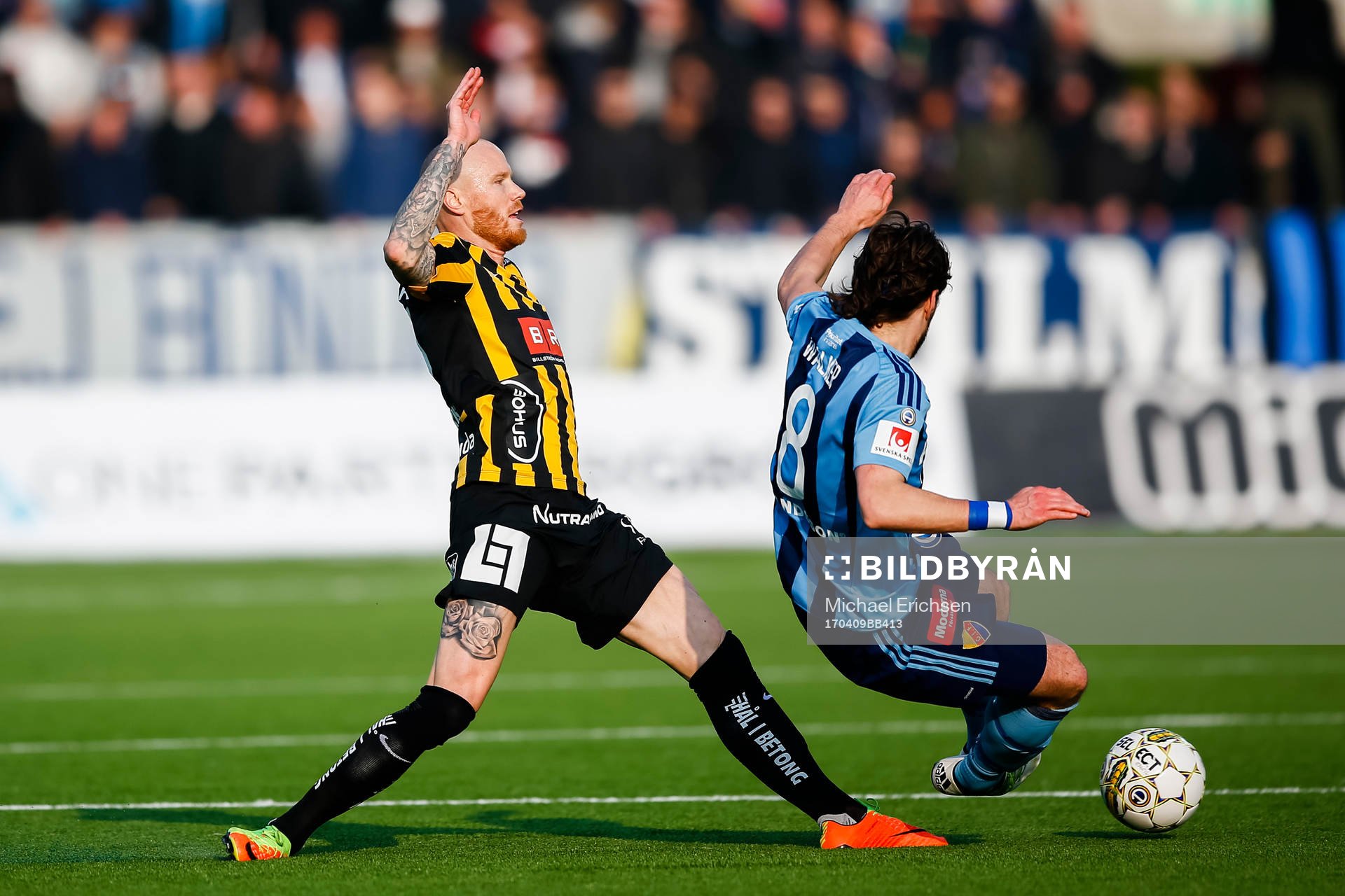 Djurgårdens Kevin Walker och Häckens Alexander Farnerud
