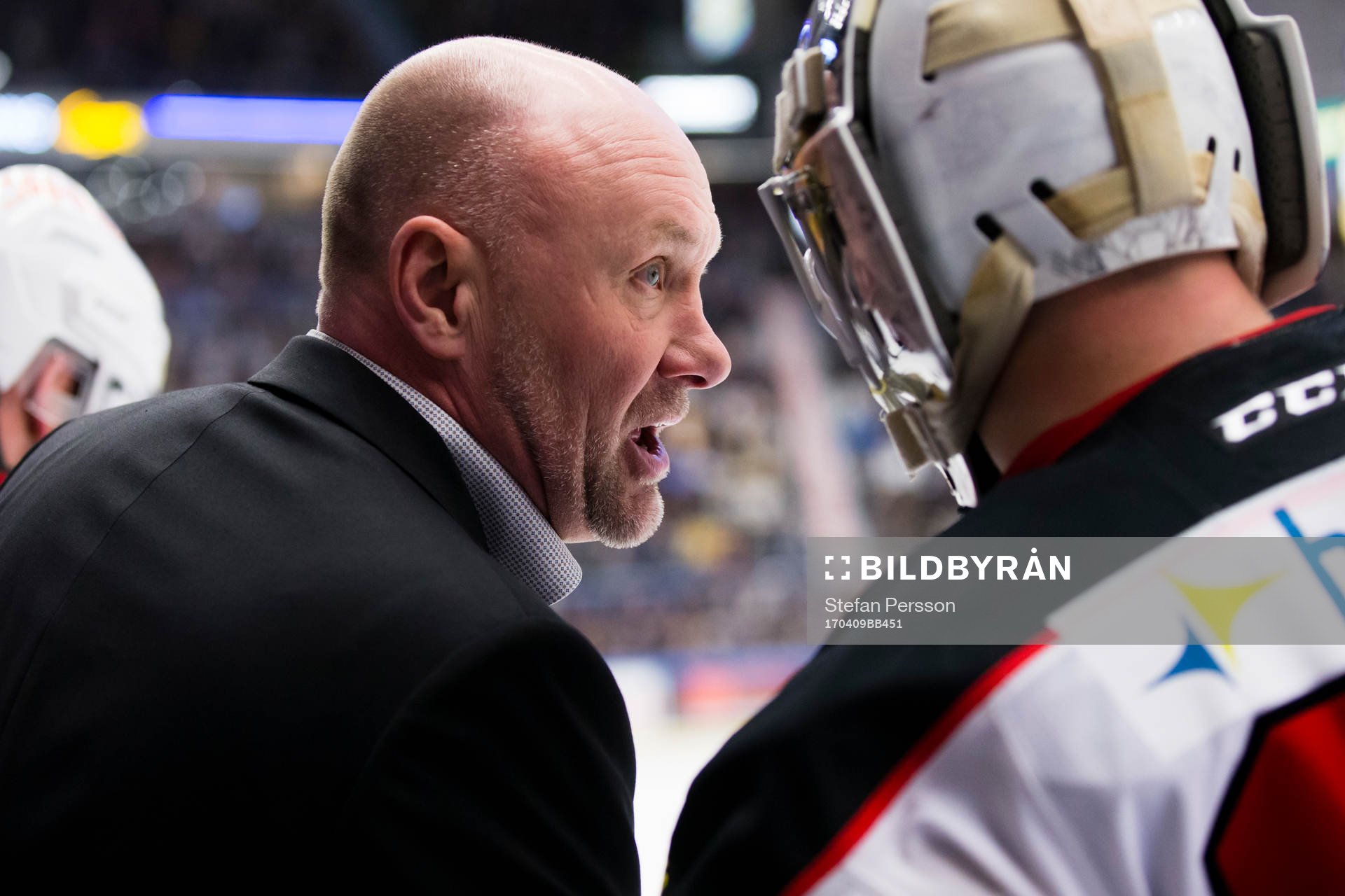 Malmö Redhawks tränare Peter Andersson instruerar Malmö