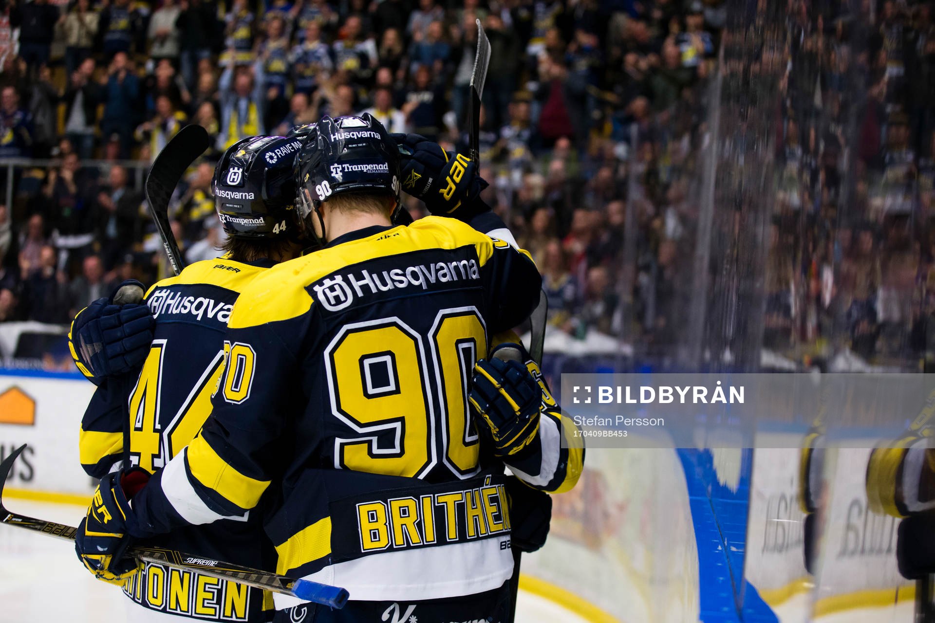 s Mikko Lehtonen och Ted Brithén jublar