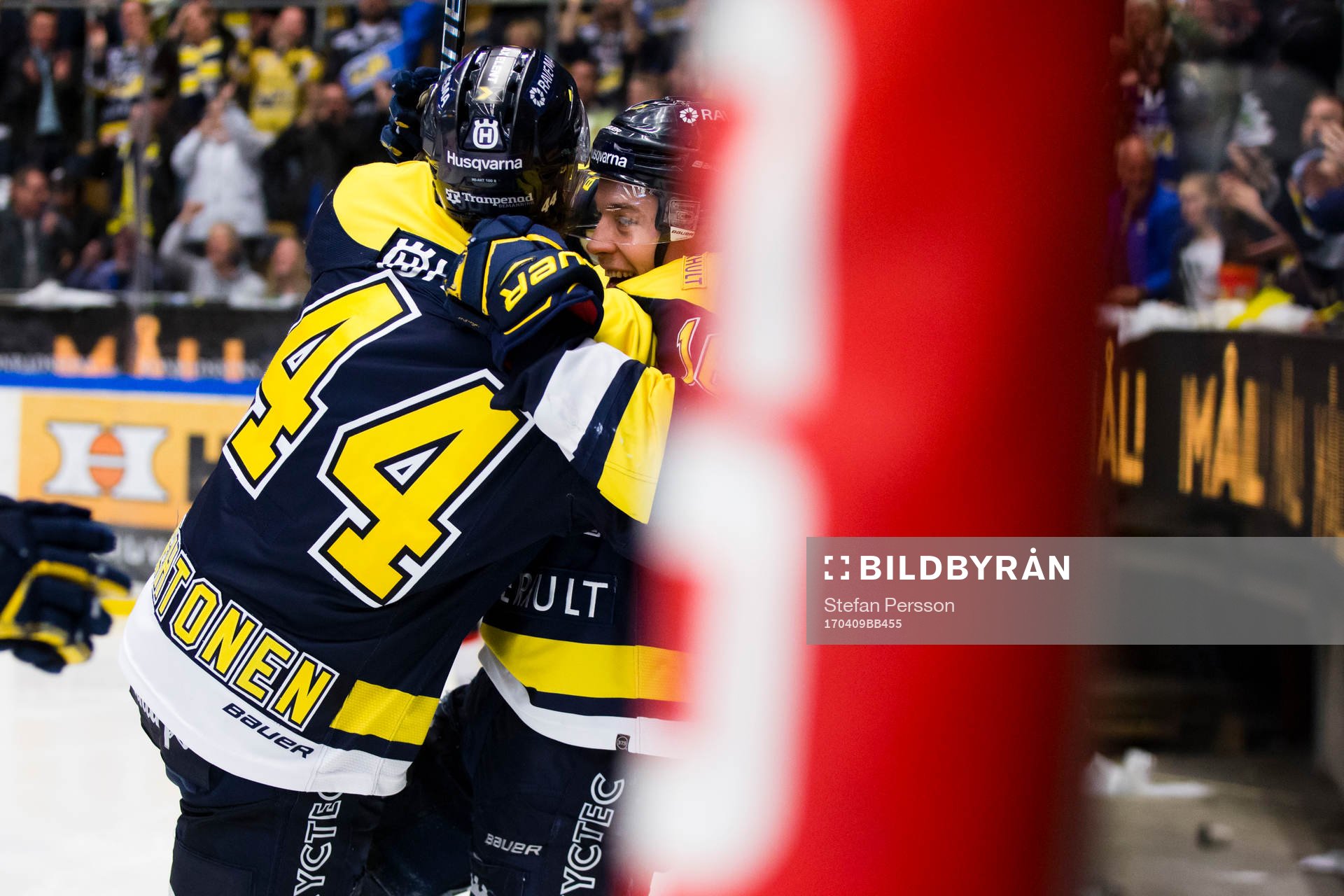 s Mikko Lehtonen och Filip Sandberg jublar