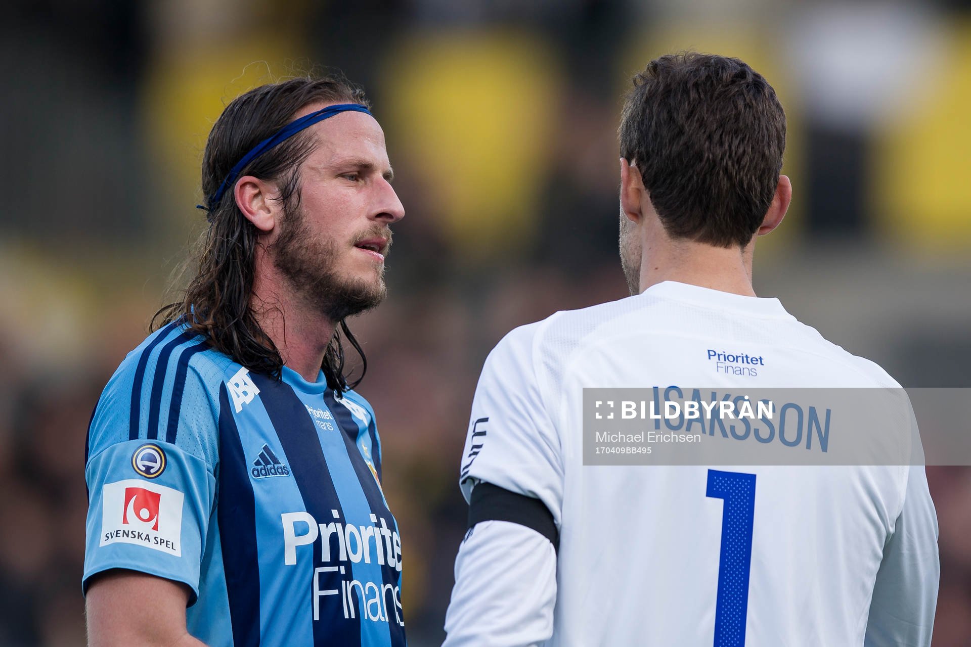 Djurgårdens Jonas Olsson och målvakt Andreas Isaksson