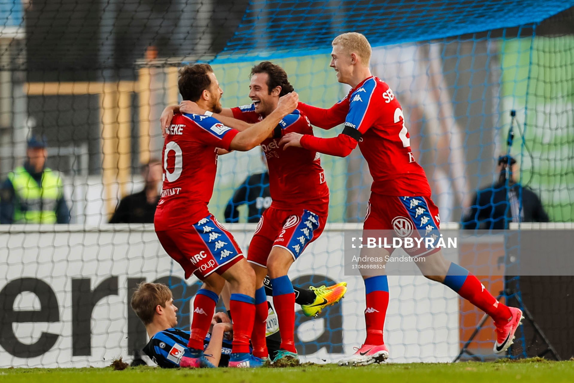 IFK Göteborgs Mikkel Diskerud jublar med Tobias Hysen  och
