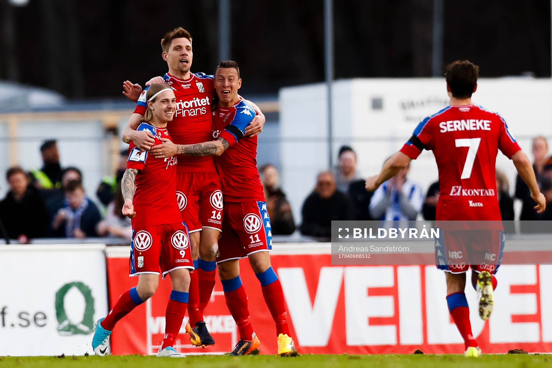IFK Göteborgs Mikael Boman jublar med Elias Mar Omarsson och Martin Smedberg Dalence efter 0-2 under fotbollsmatchen i Allsvenskan mellan Sirius och IFK Göteborg den 9 April 2017 i Uppsala.