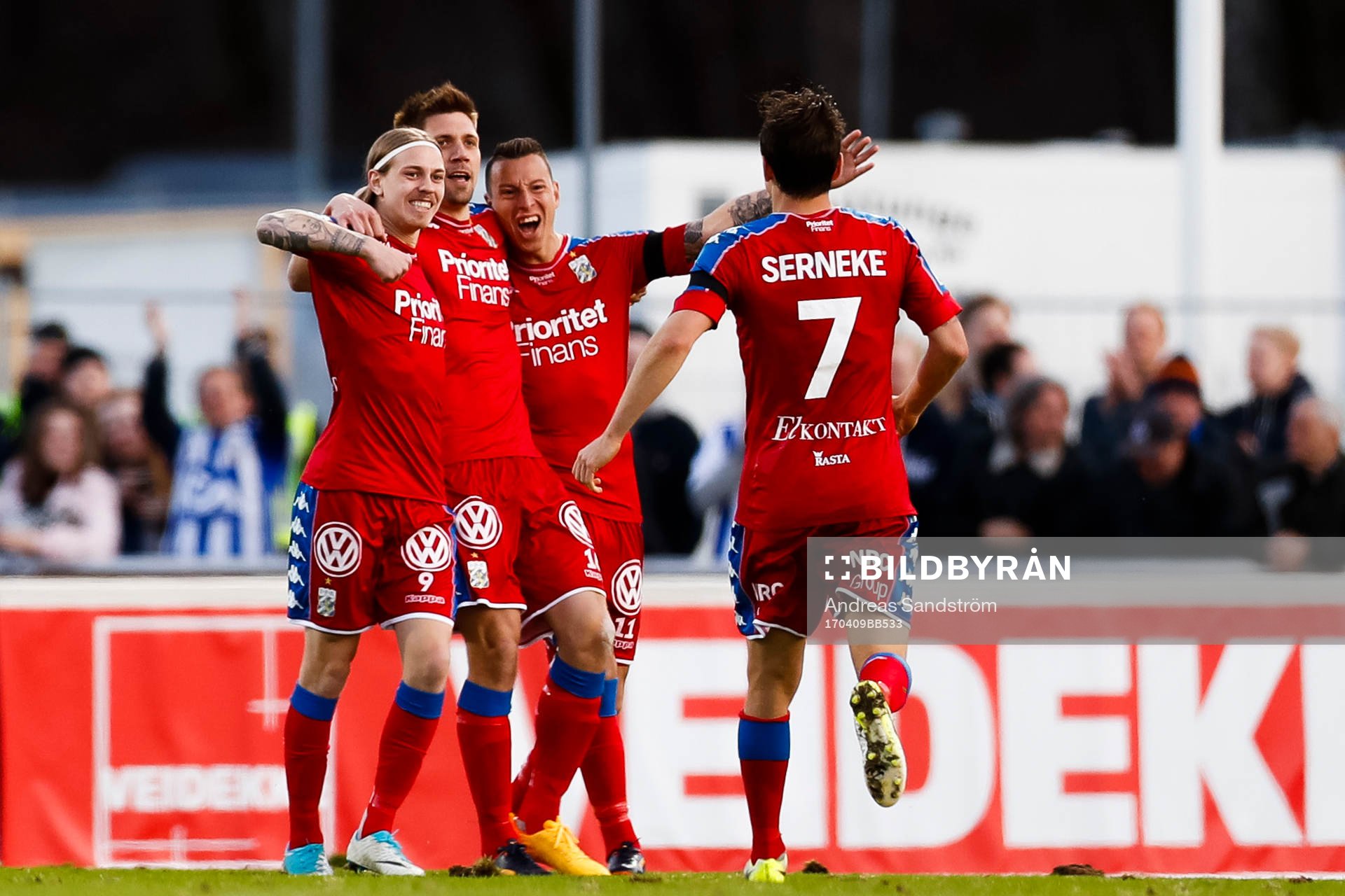 IFK Göteborgs Mikael Boman jublar med Elias Mar Omarsson