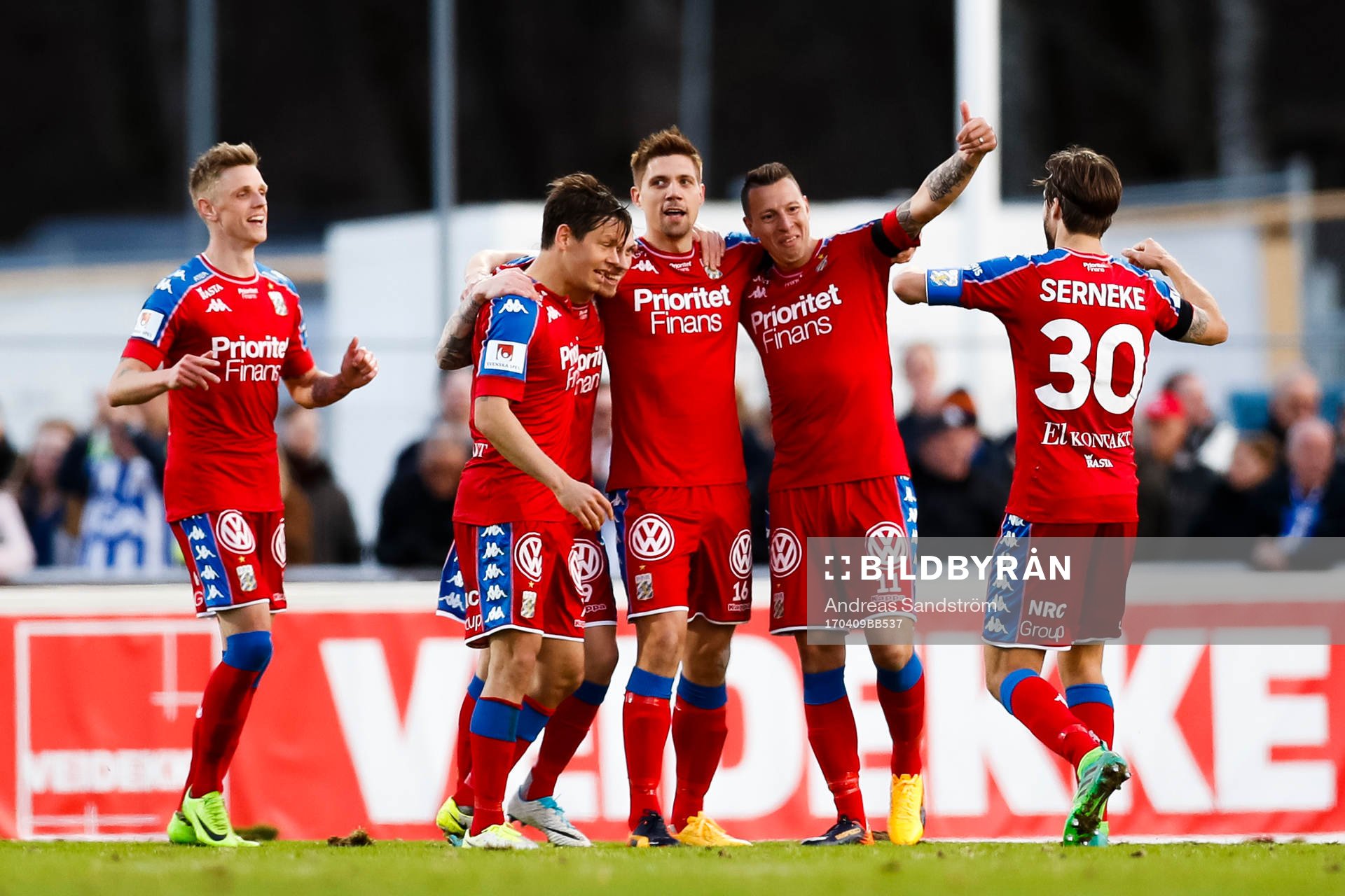 IFK Göteborgs Mikael Boman jublar med Elias Mar Omarsson