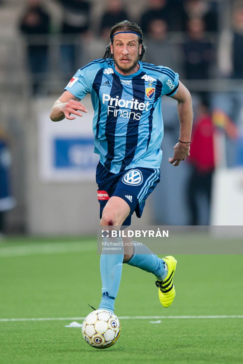 Djurgårdens Jonas Olsson under fotbollsmatchen i allsvenskan mellan Häcken och Djurgården den 9 april 2017 i Göteborg.